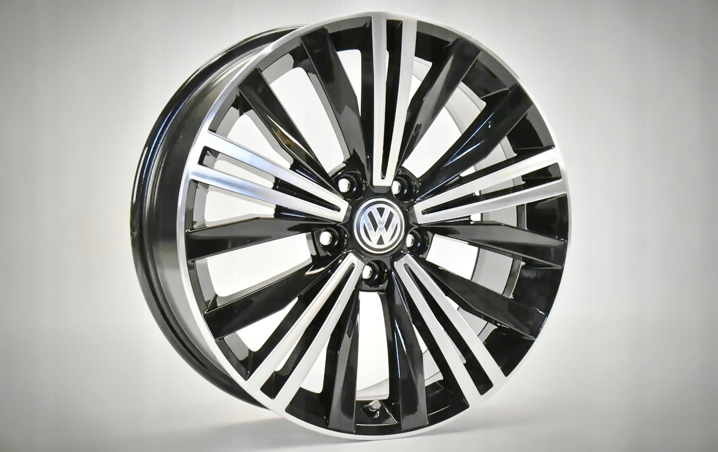  Alu Felge Volkswagen Golf VII Golf Tiguan Golf V Golf VI T4 18 Zoll 7.0J 5x112 43ET 5NN601025L product image