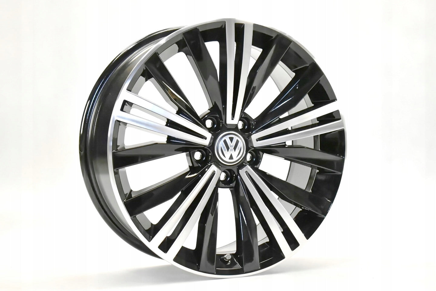 Alu Felge Volkswagen Golf VII Golf Tiguan Golf V Golf VI T4 18 Zoll 7.0J 5x112 43ET 5NN601025L