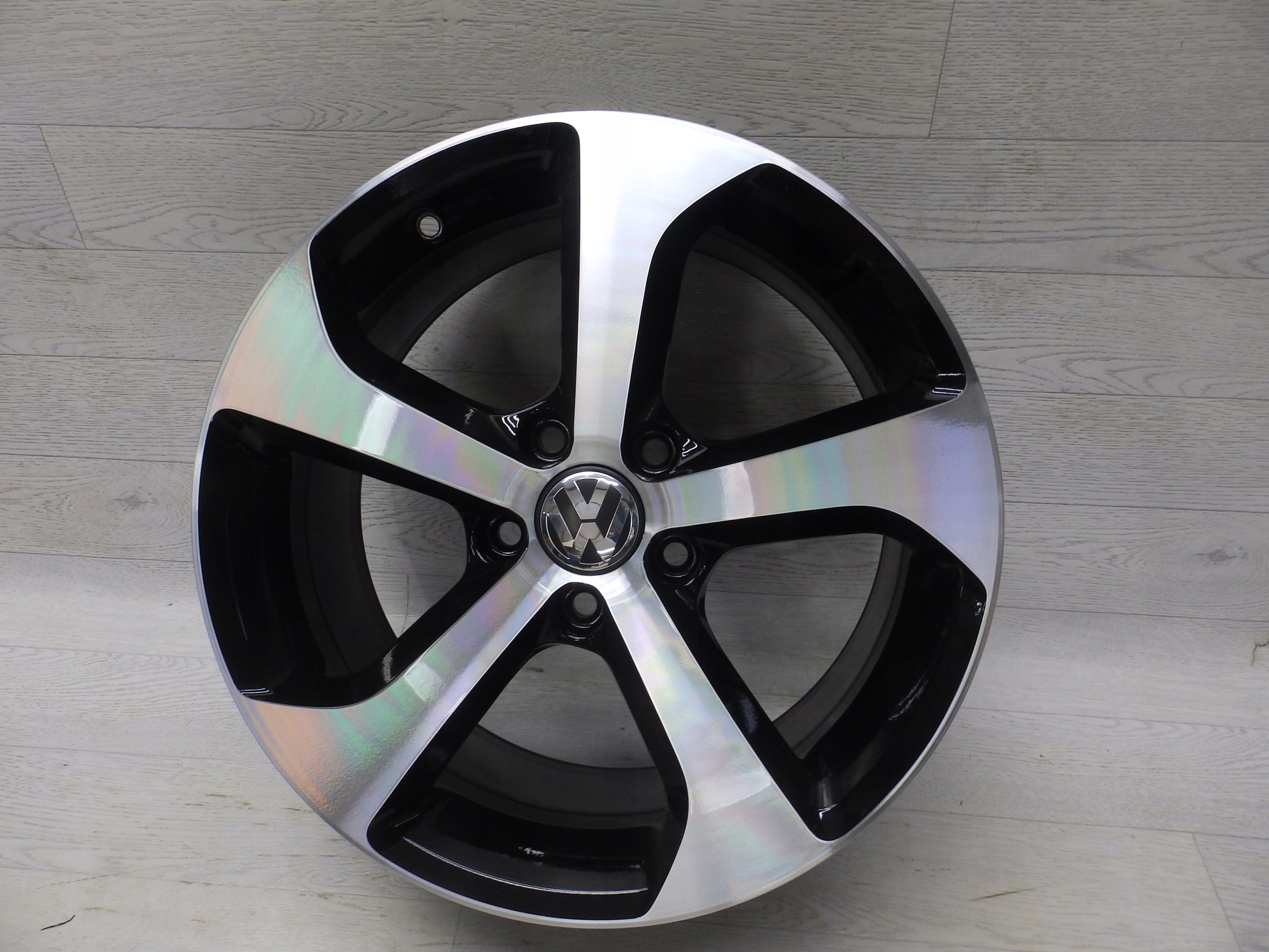 Alu Felge Volkswagen Golf VII Golf Golf V Golf VI T4 17 Zoll 7.5J 5x112 49ET 5G0601025BG