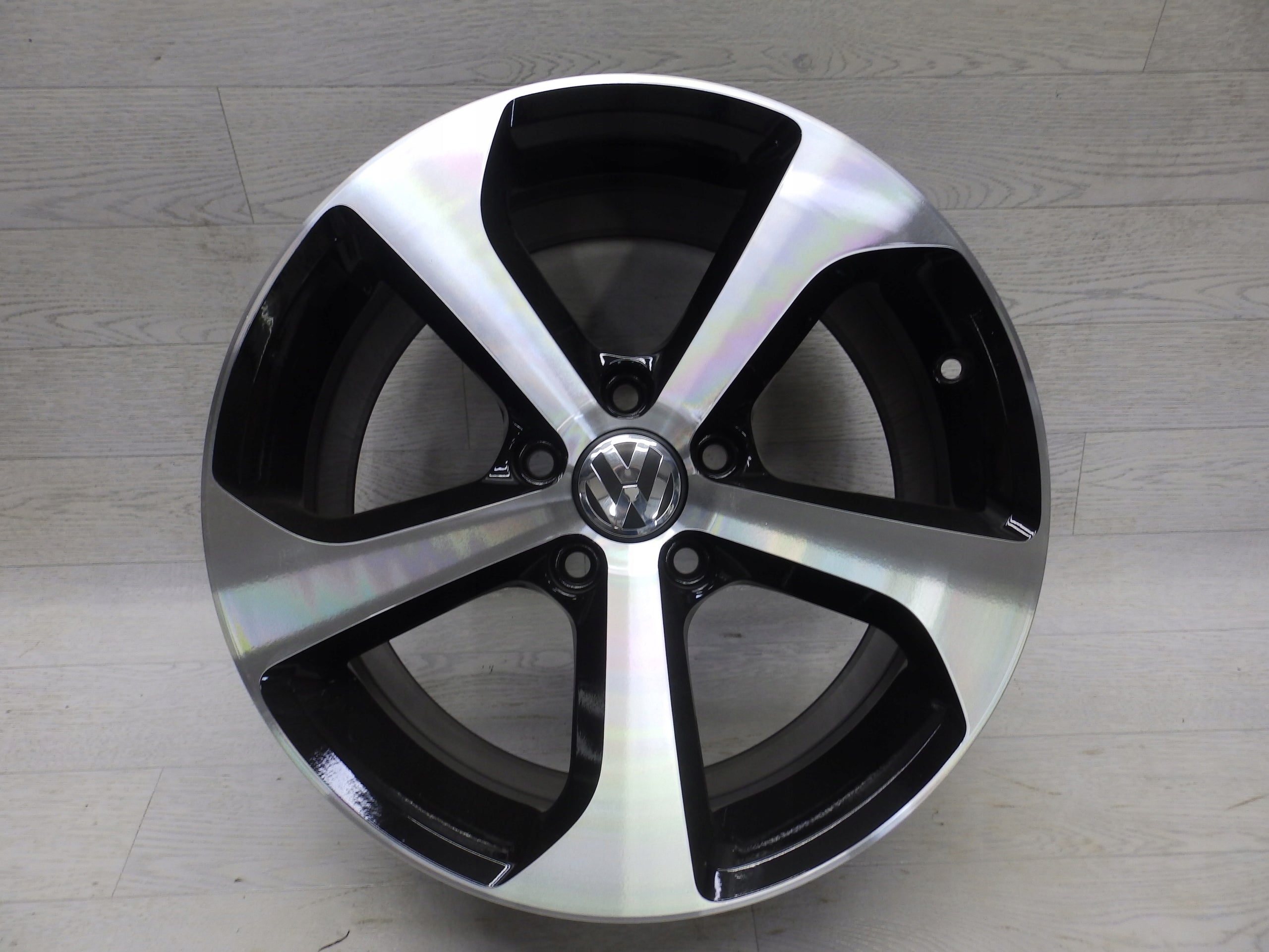 Alu Felge Volkswagen Golf VII Golf Golf V Golf VI T4 17 Zoll 7.5J 5x112 49ET 5G0601025BG