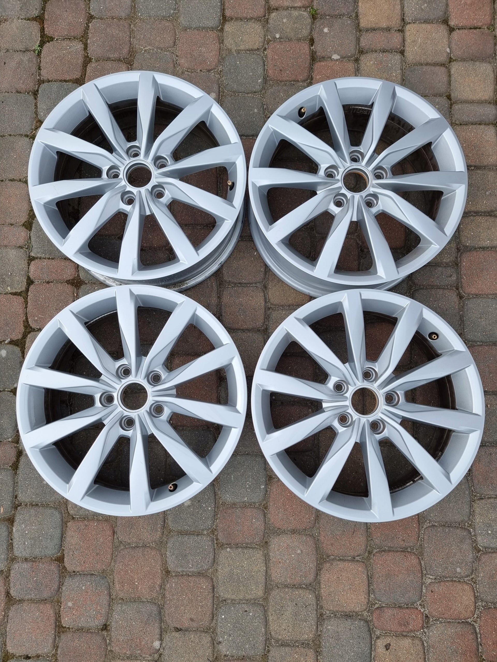 Alu Felge Volkswagen Golf VII Golf Golf V Golf VI T4 16 Zoll 6.0J 5x112 48ET 5G0601025K