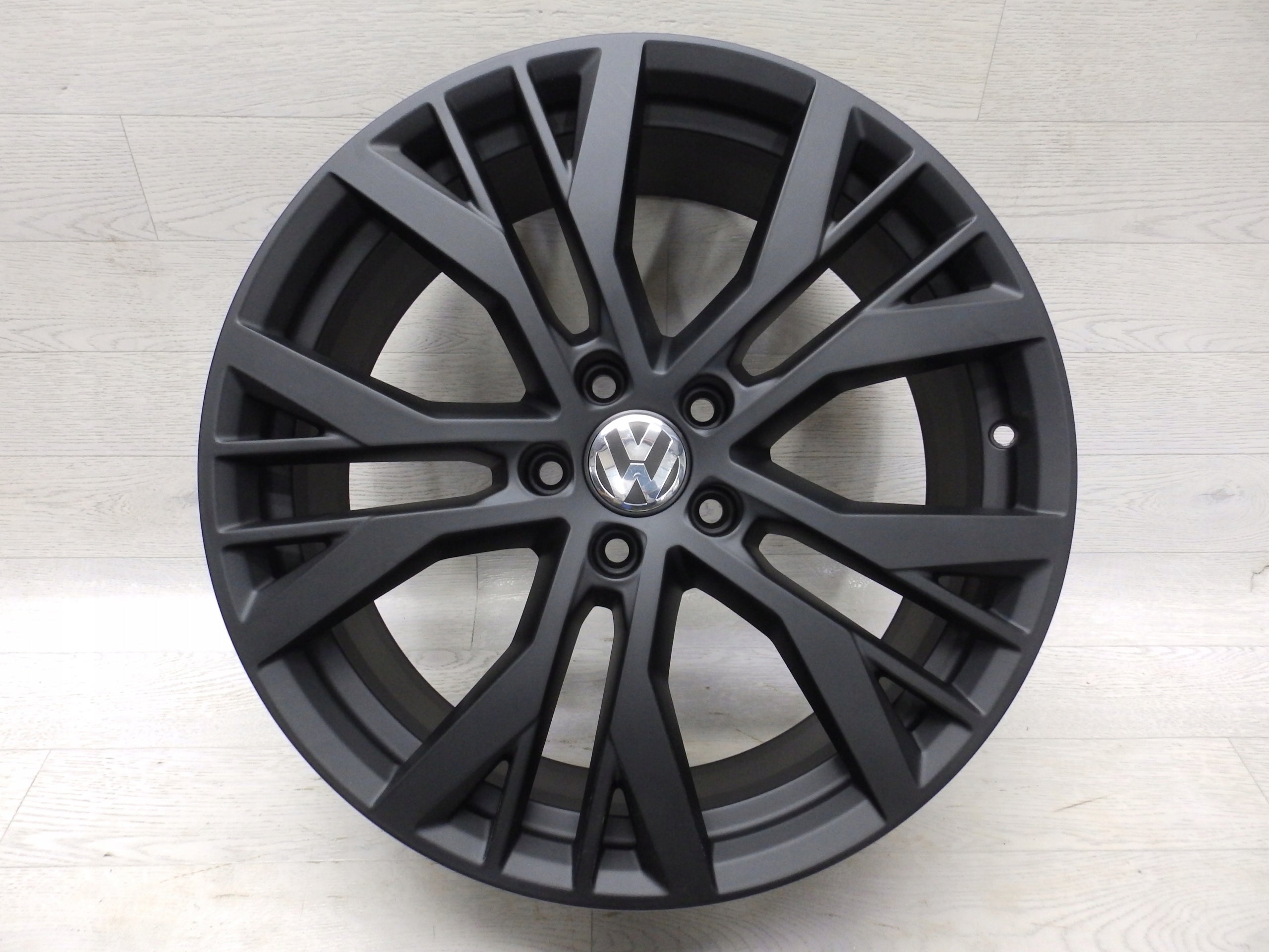 Alu Felge Volkswagen Golf VII Golf Golf V Golf VI T5 19 Zoll 7.5J 5x112 51ET 5G0601025AW