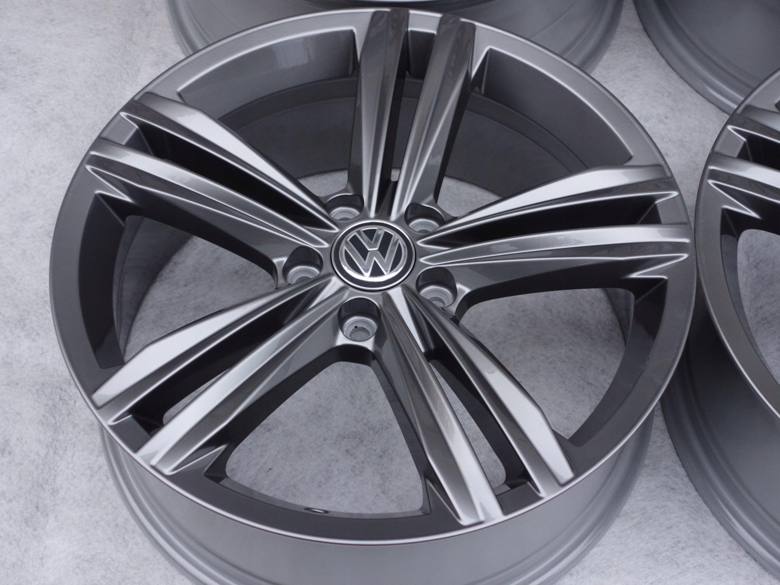  Aluminium rim Volkswagen Golf VII Golf Tiguan Golf V Golf VI 18 inch 7.0J 5x112 45ET 2GA601025G  product image