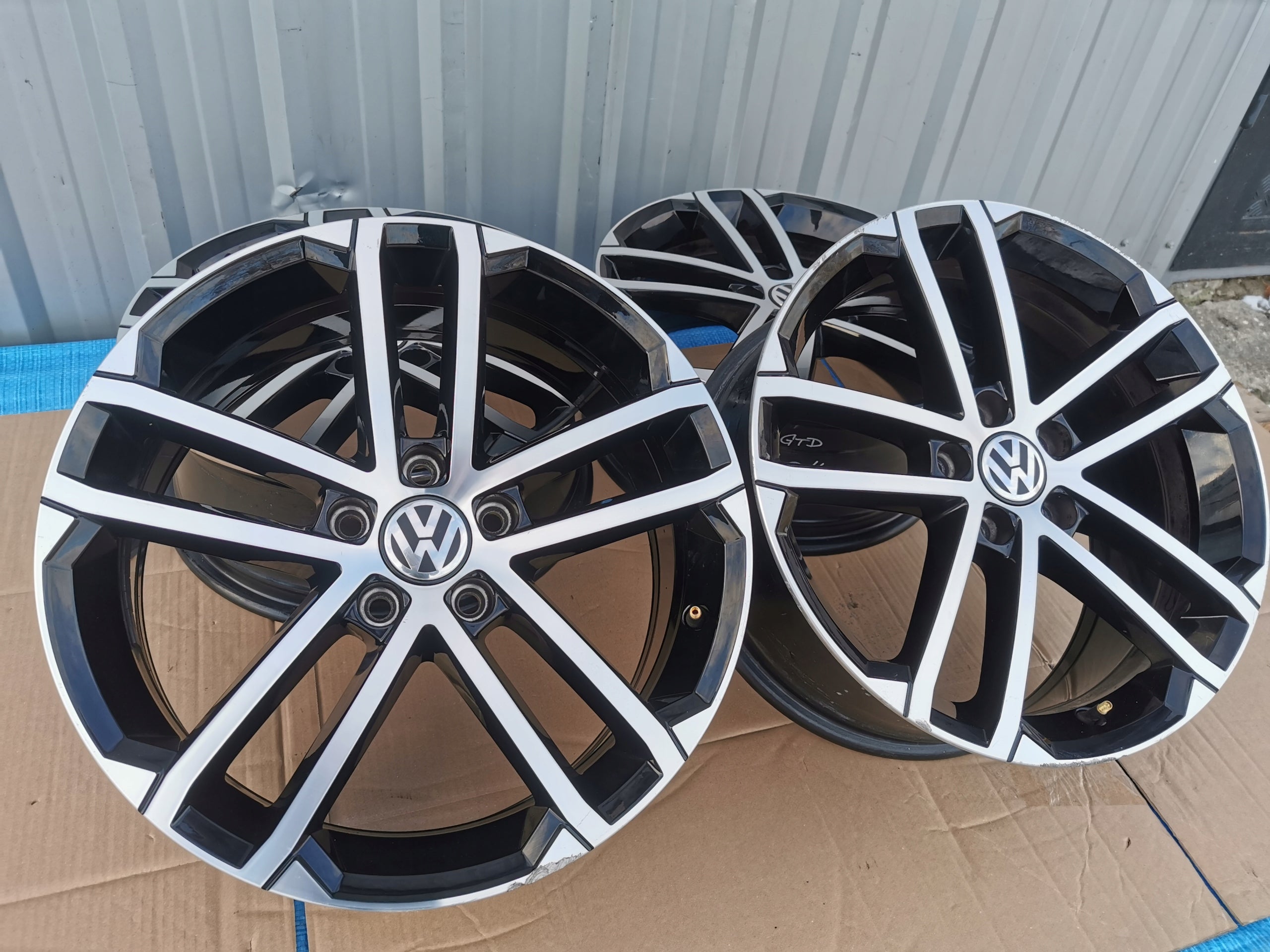  Alu Felge Volkswagen Golf VII Golf Golf V Golf VI T4 18 Zoll 7.5J 5x112 49ET 5G0601025AQ product image