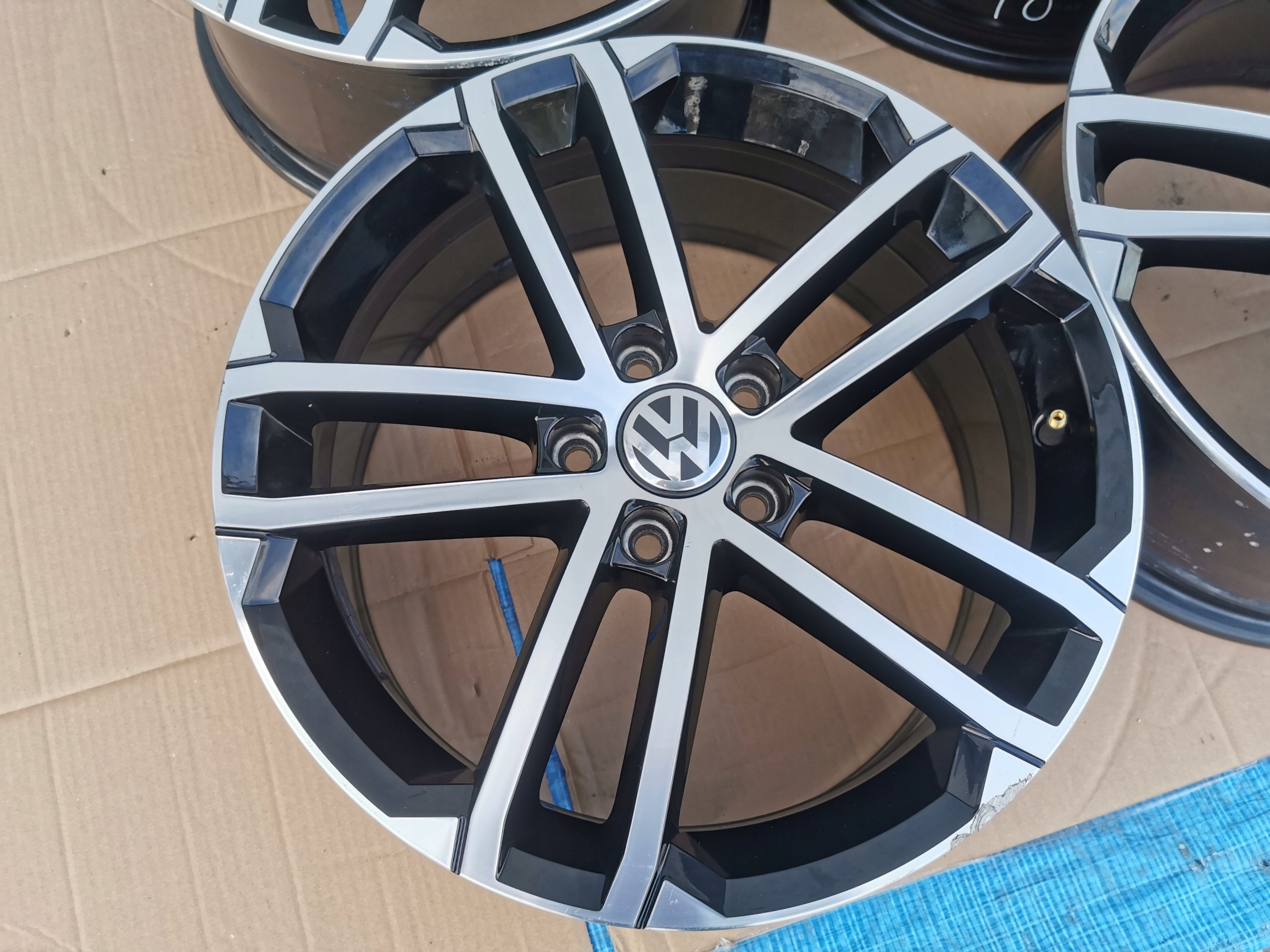 Alu Felge Volkswagen Golf VII Golf Golf V Golf VI T4 18 Zoll 7.5J 5x112 49ET 5G0601025AQ