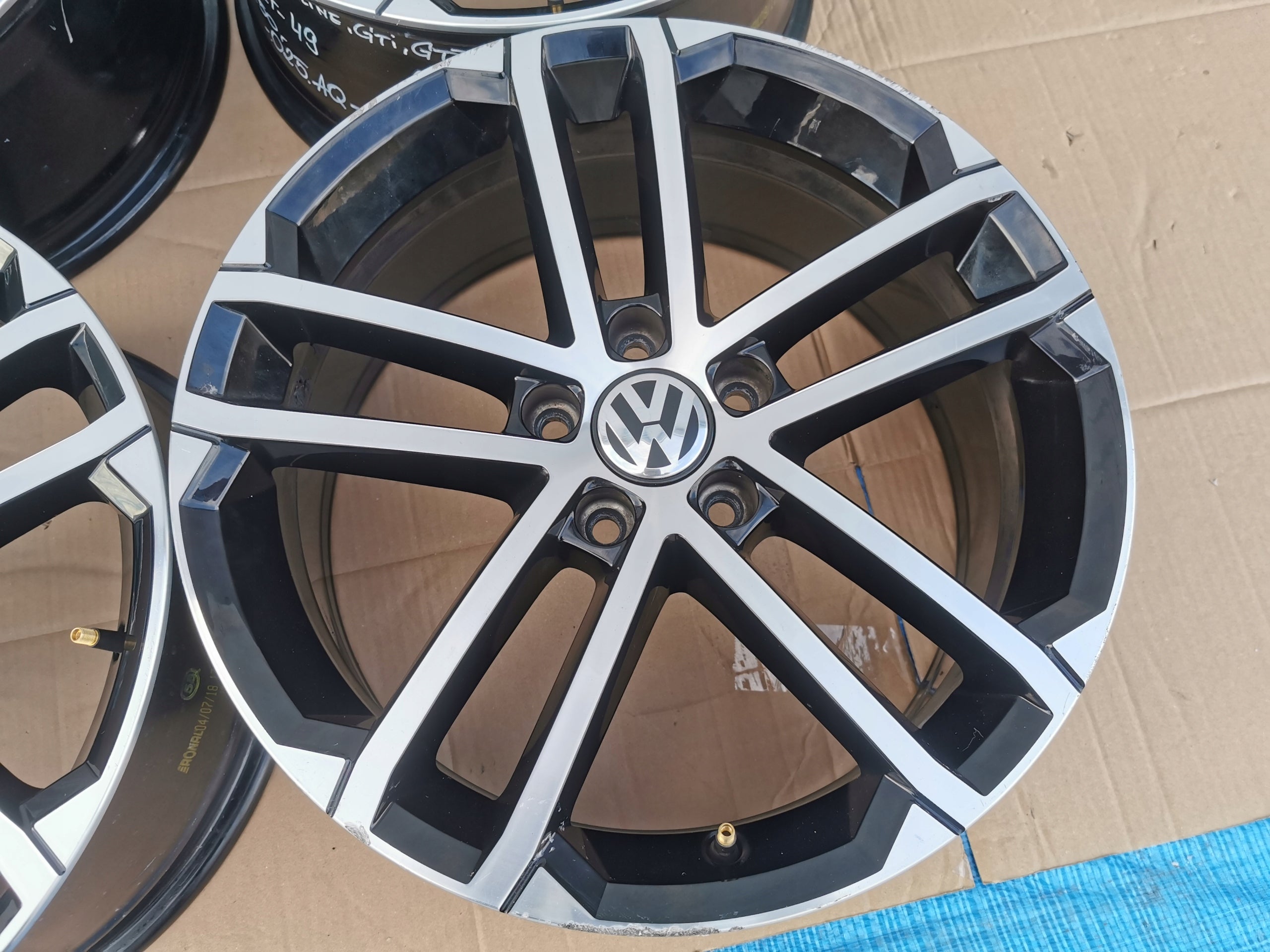 Alu Felge Volkswagen Golf VII Golf Golf V Golf VI T4 18 Zoll 7.5J 5x112 49ET 5G0601025AQ