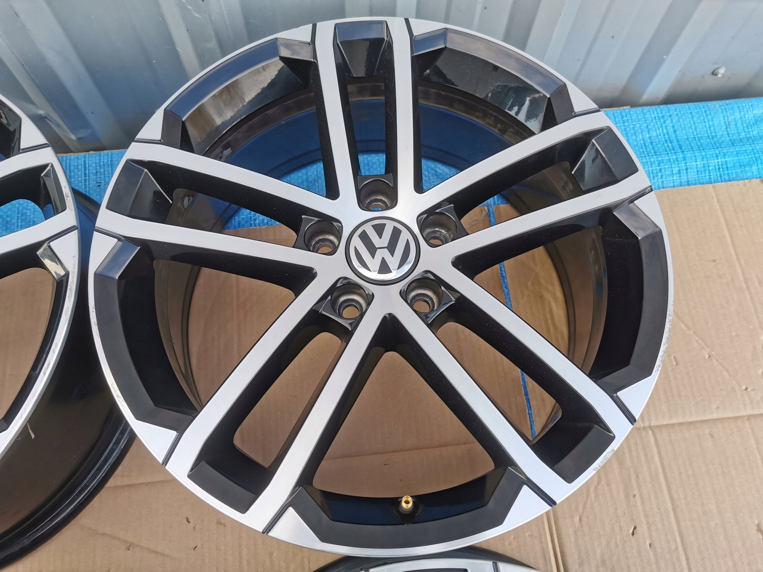 Alu Felge Volkswagen Golf VII Golf Golf V Golf VI T4 18 Zoll 7.5J 5x112 49ET 5G0601025AQ