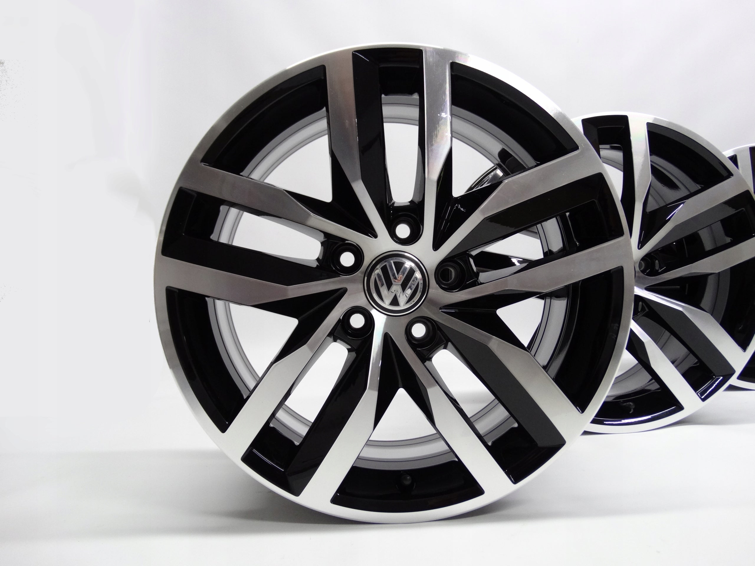 Alu Felge Volkswagen Golf V Golf VII Golf VI Golf 17 Zoll 7.0J 5x112 49ET 5G0601025D