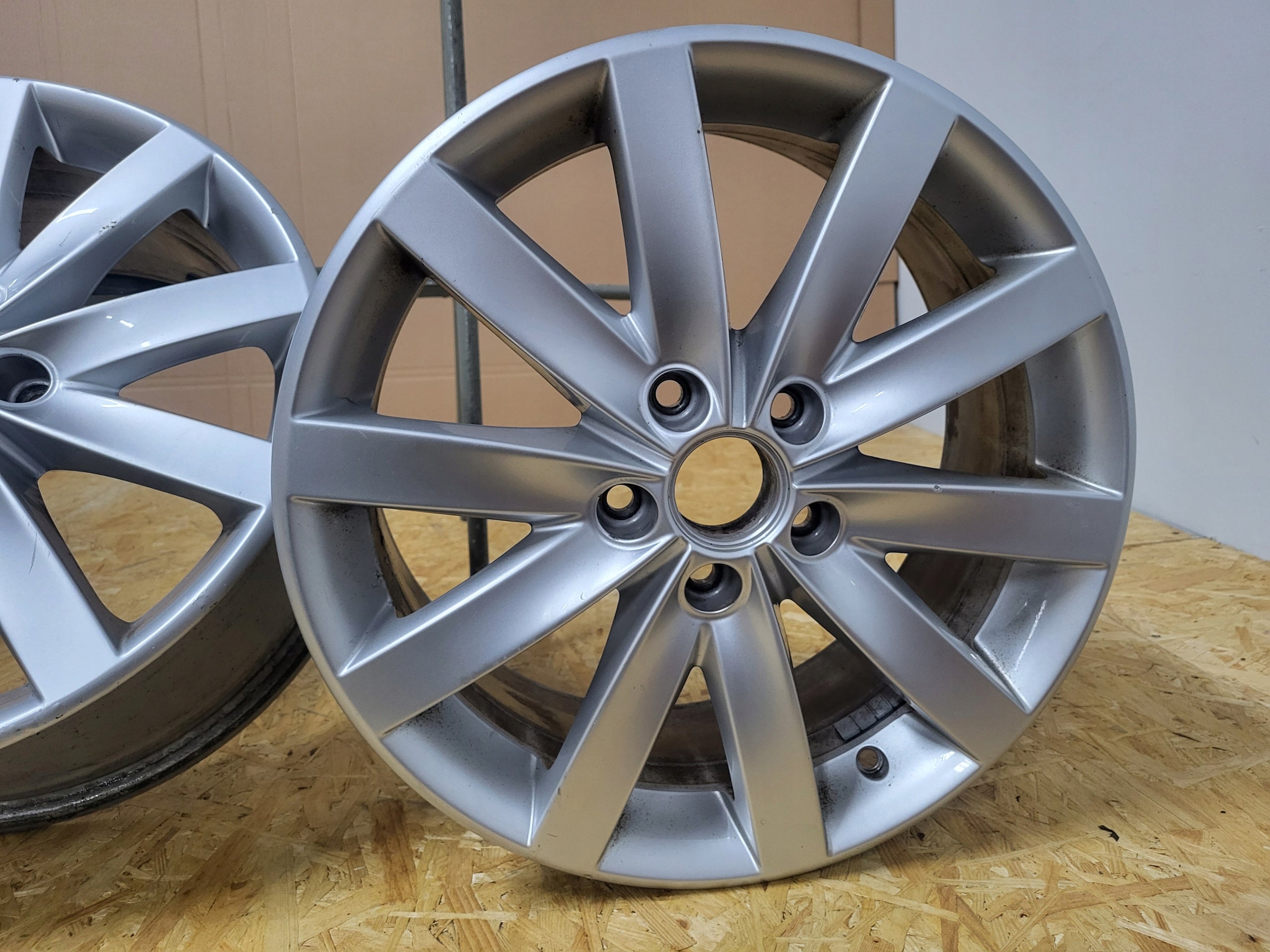 Alu Felge Volkswagen Golf Golf V Golf VI Jetta Touran 17 Zoll 7.0J 5x112 5K0601025F