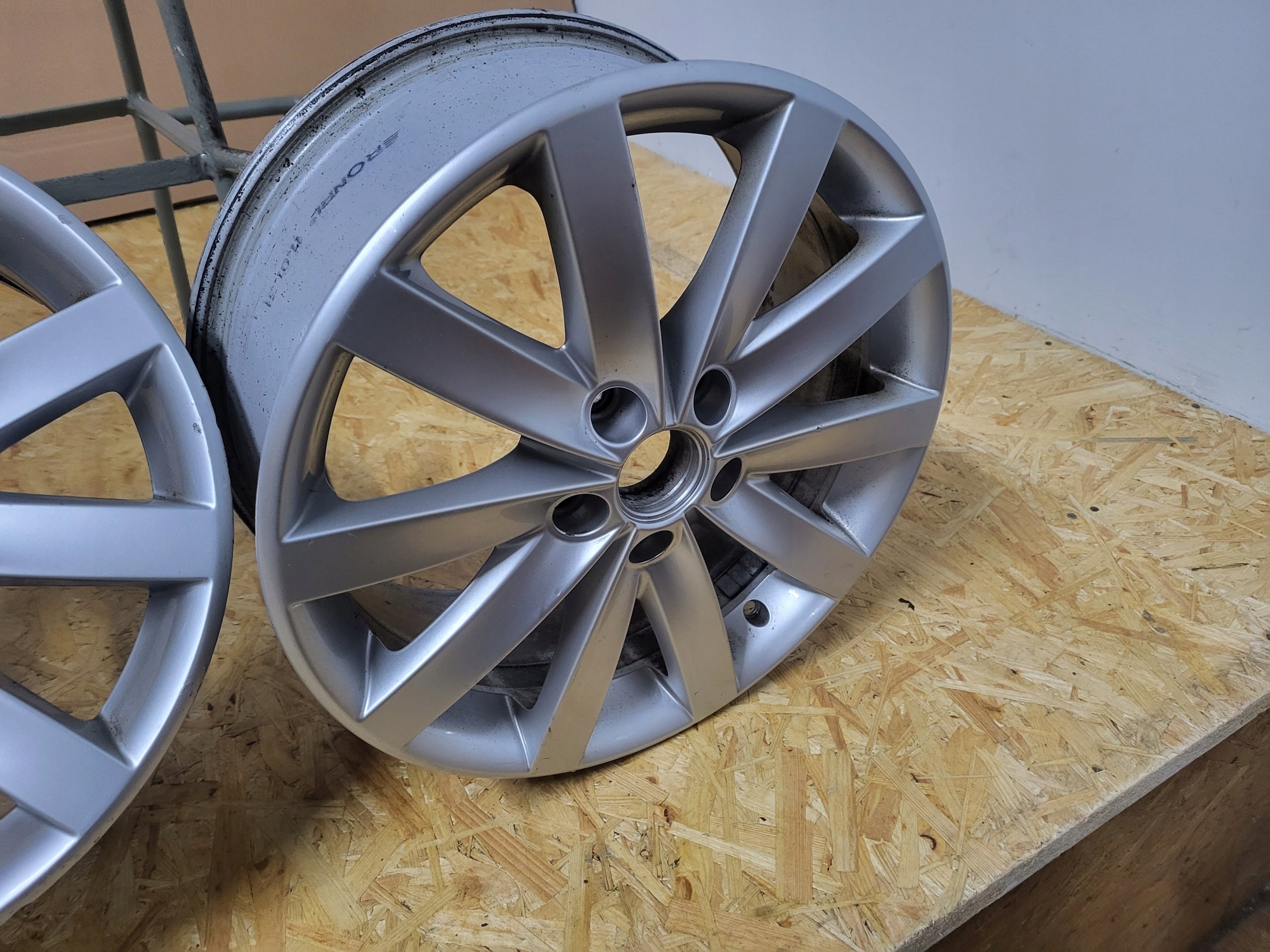 Alu Felge Volkswagen Golf Golf V Golf VI Jetta Touran 17 Zoll 7.0J 5x112 5K0601025F