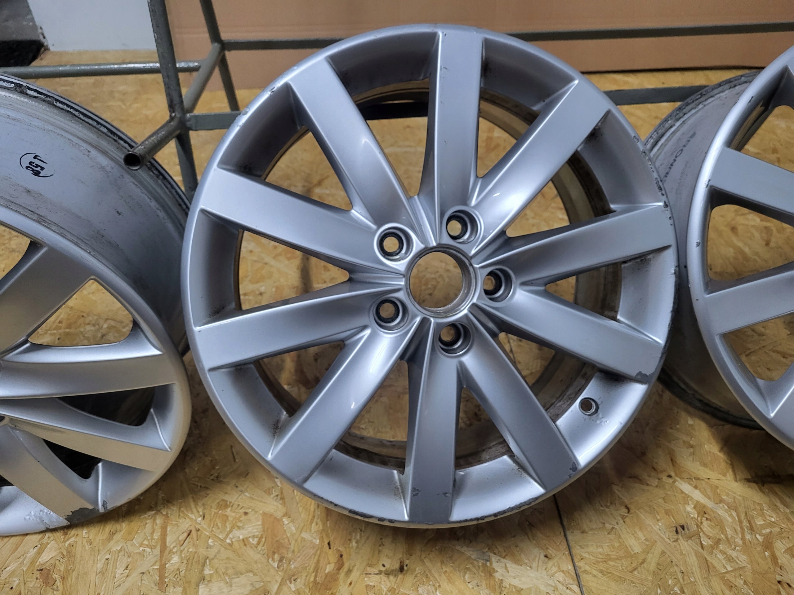 Alu Felge Volkswagen Golf Golf V Golf VI Jetta Touran 17 Zoll 7.0J 5x112 5K0601025F