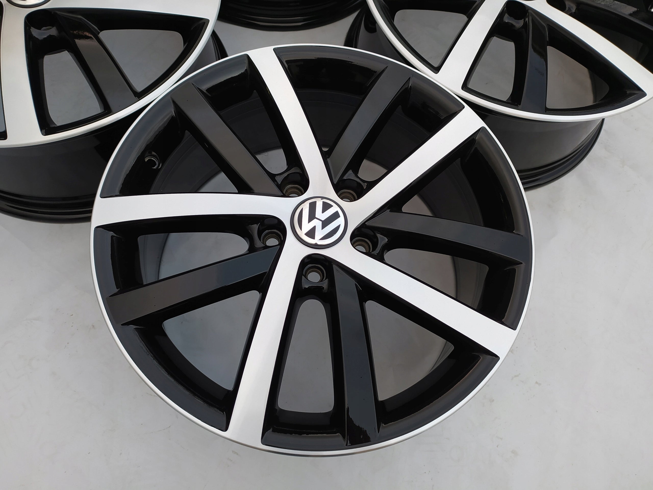 Alu Felge Volkswagen Golf V T5 Touran Golf 18 Zoll 7.5J 5x112 51ET 5K0601025L