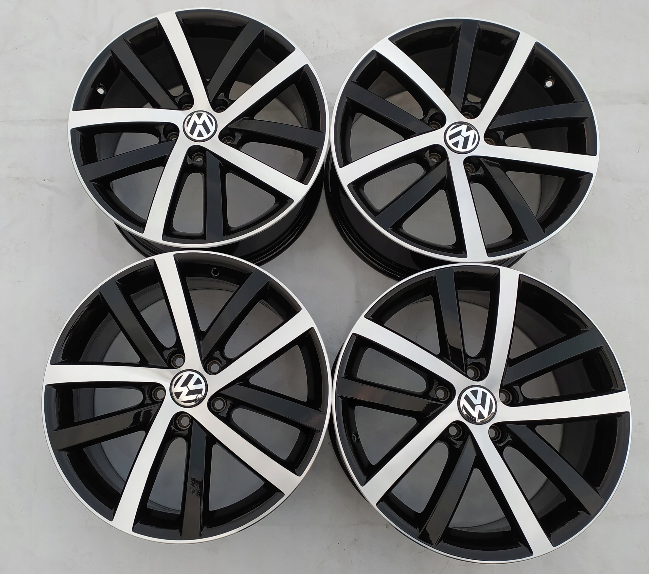 Alu Felge Volkswagen Golf V T5 Touran Golf 18 Zoll 7.5J 5x112 51ET 5K0601025L