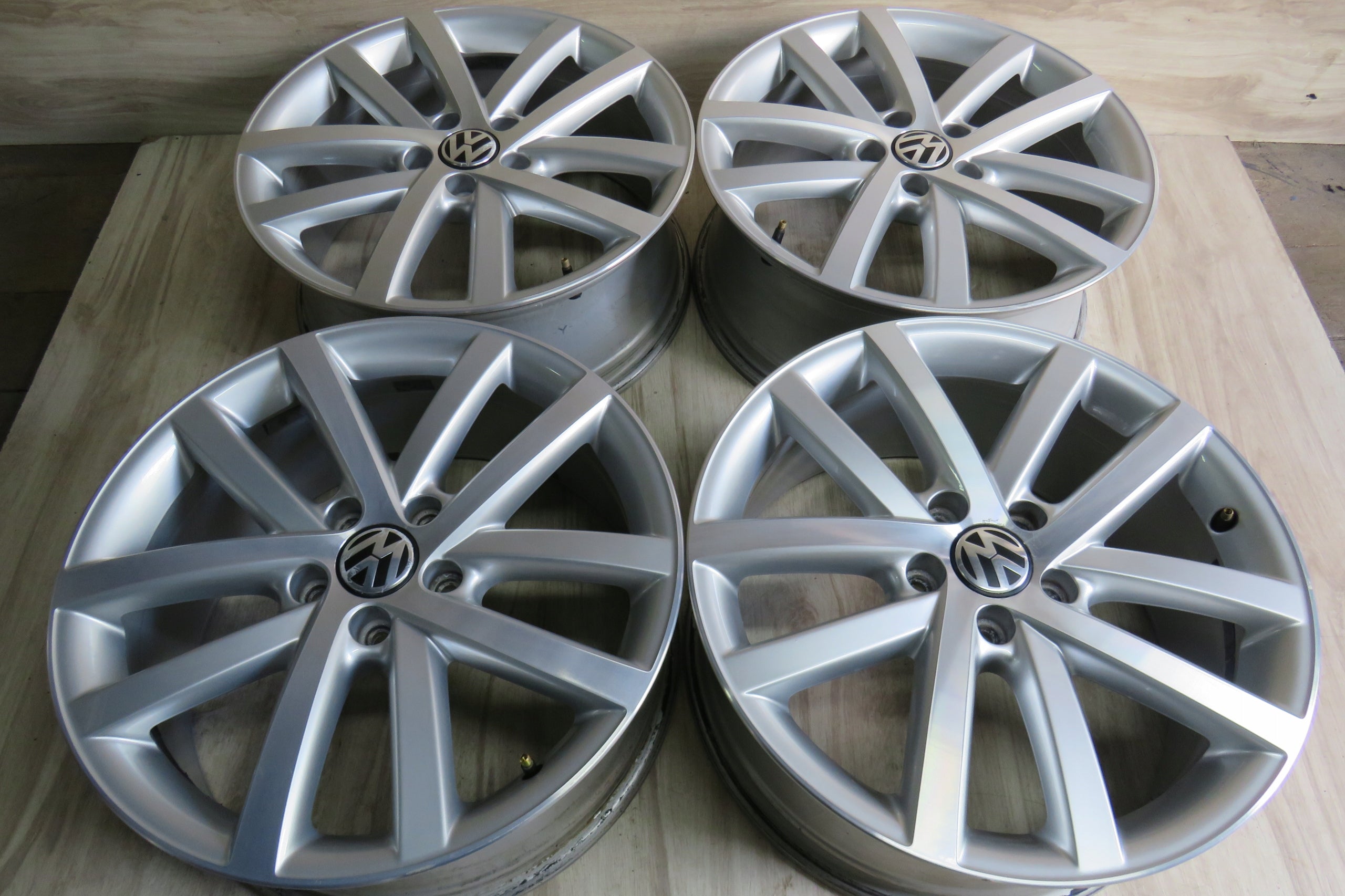 Alu Felge Volkswagen Golf V Golf Touran Aluminum rim 18 Zoll 7.5J 5x112 51ET