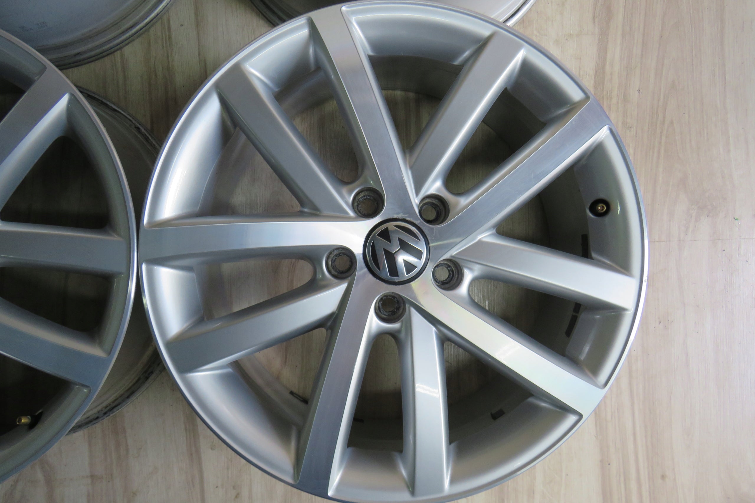 Alu Felge Volkswagen Golf V Golf Touran Aluminum rim 18 Zoll 7.5J 5x112 51ET