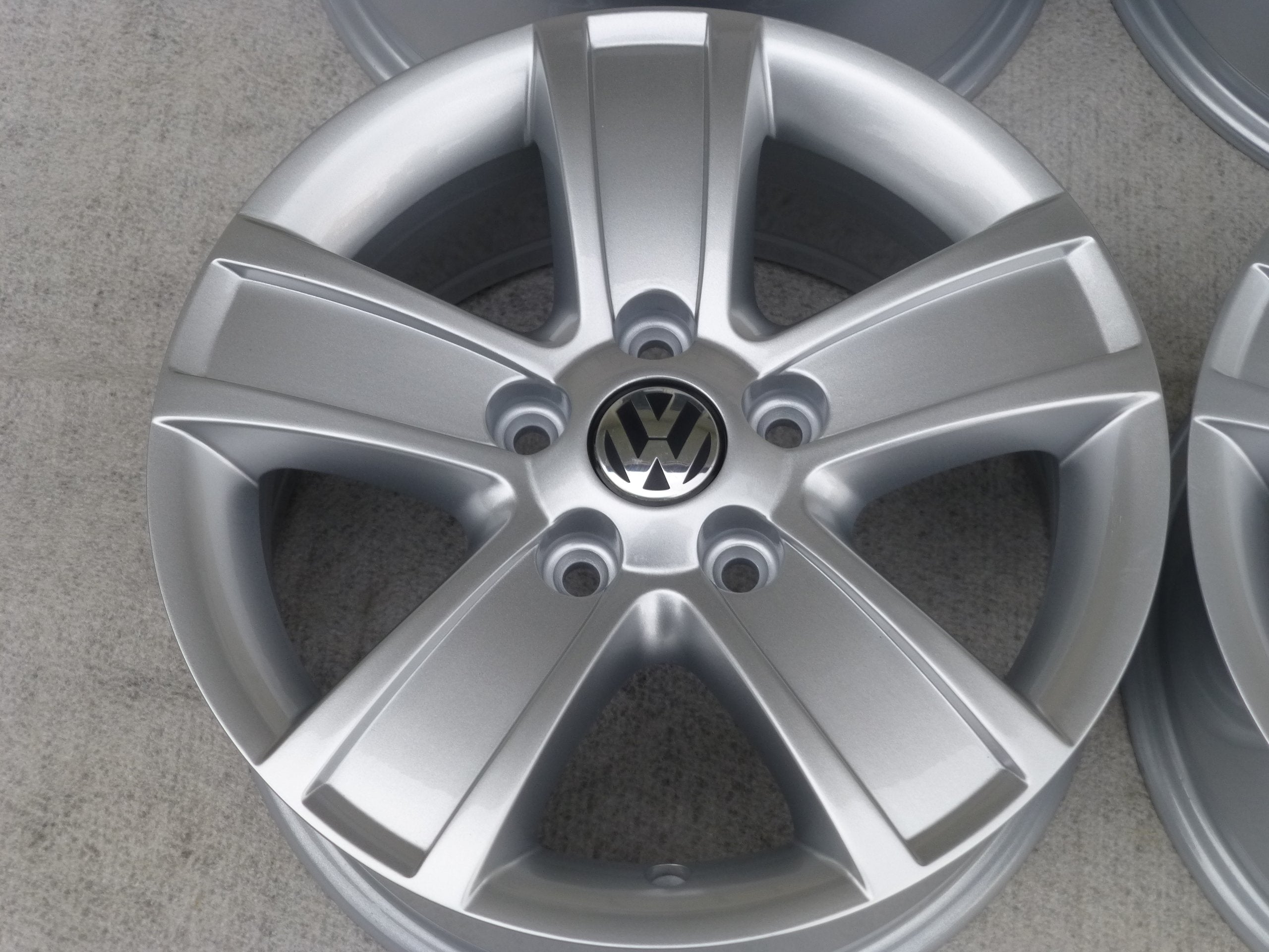 Alu Felge Volkswagen Jetta Passat Touran Golf Aluminum rim 15 Zoll 6.5J 5x112