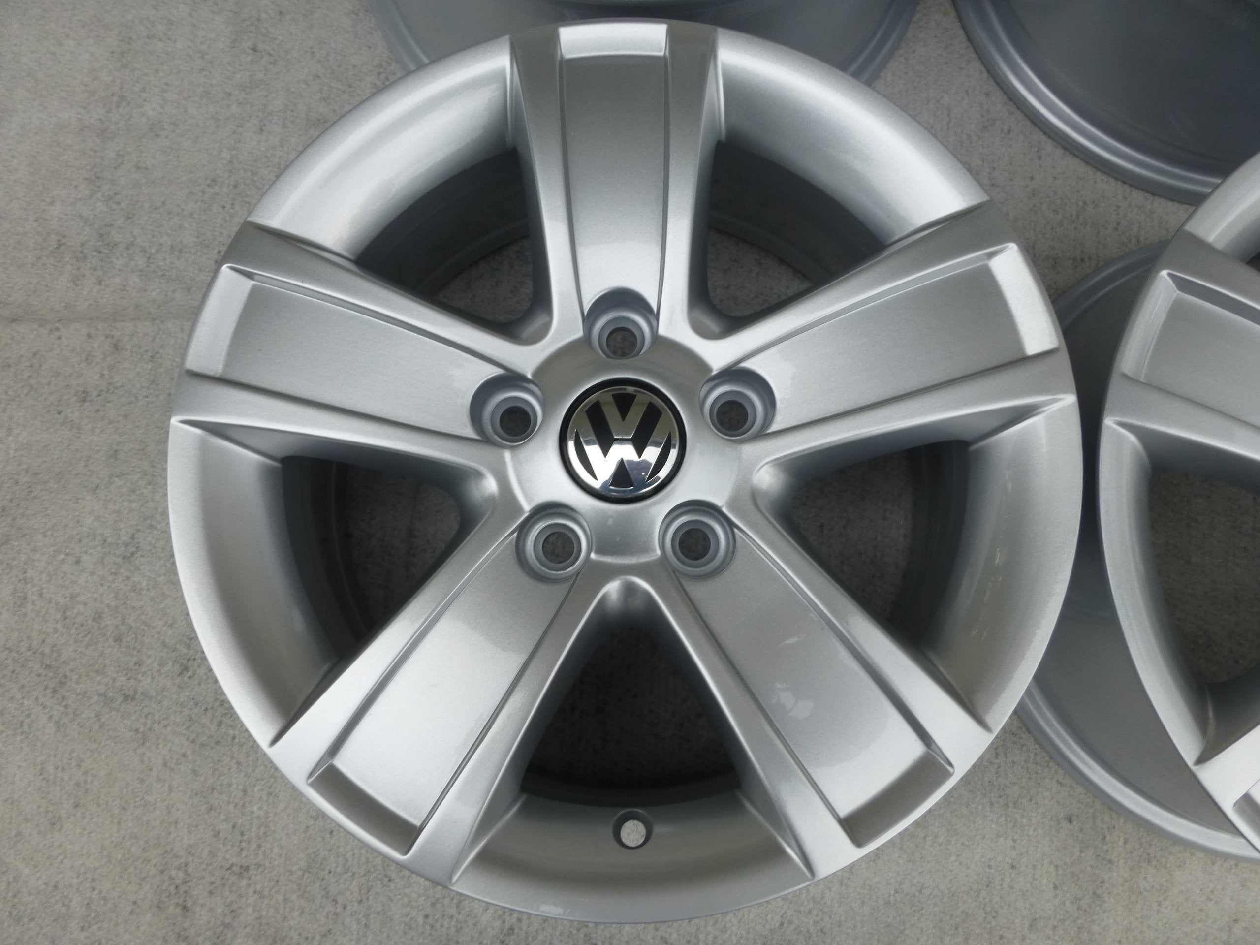 Alu Felge Volkswagen Jetta Passat Touran Golf Aluminum rim 15 Zoll 6.5J 5x112