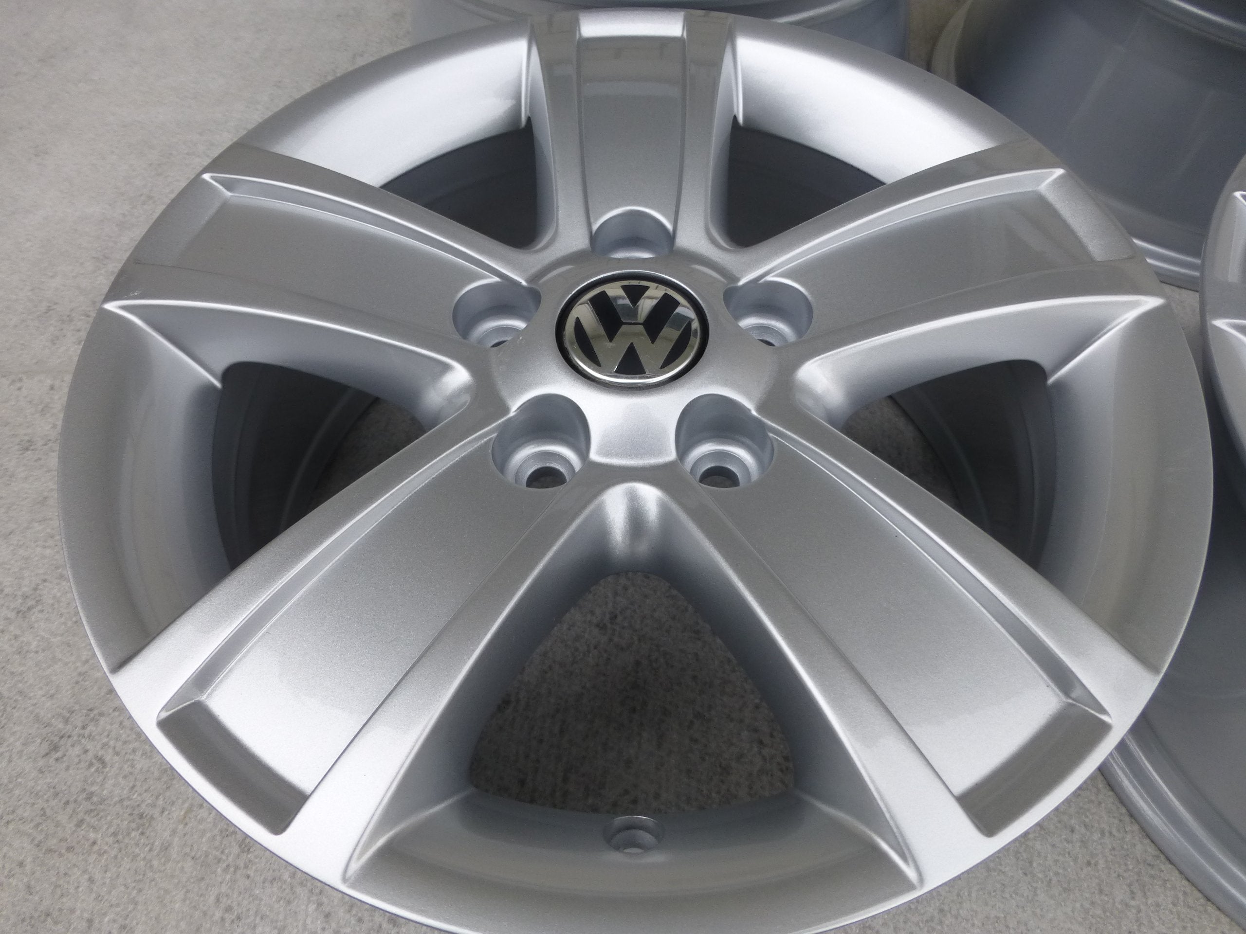 Alu Felge Volkswagen Jetta Passat Touran Golf Aluminum rim 15 Zoll 6.5J 5x112