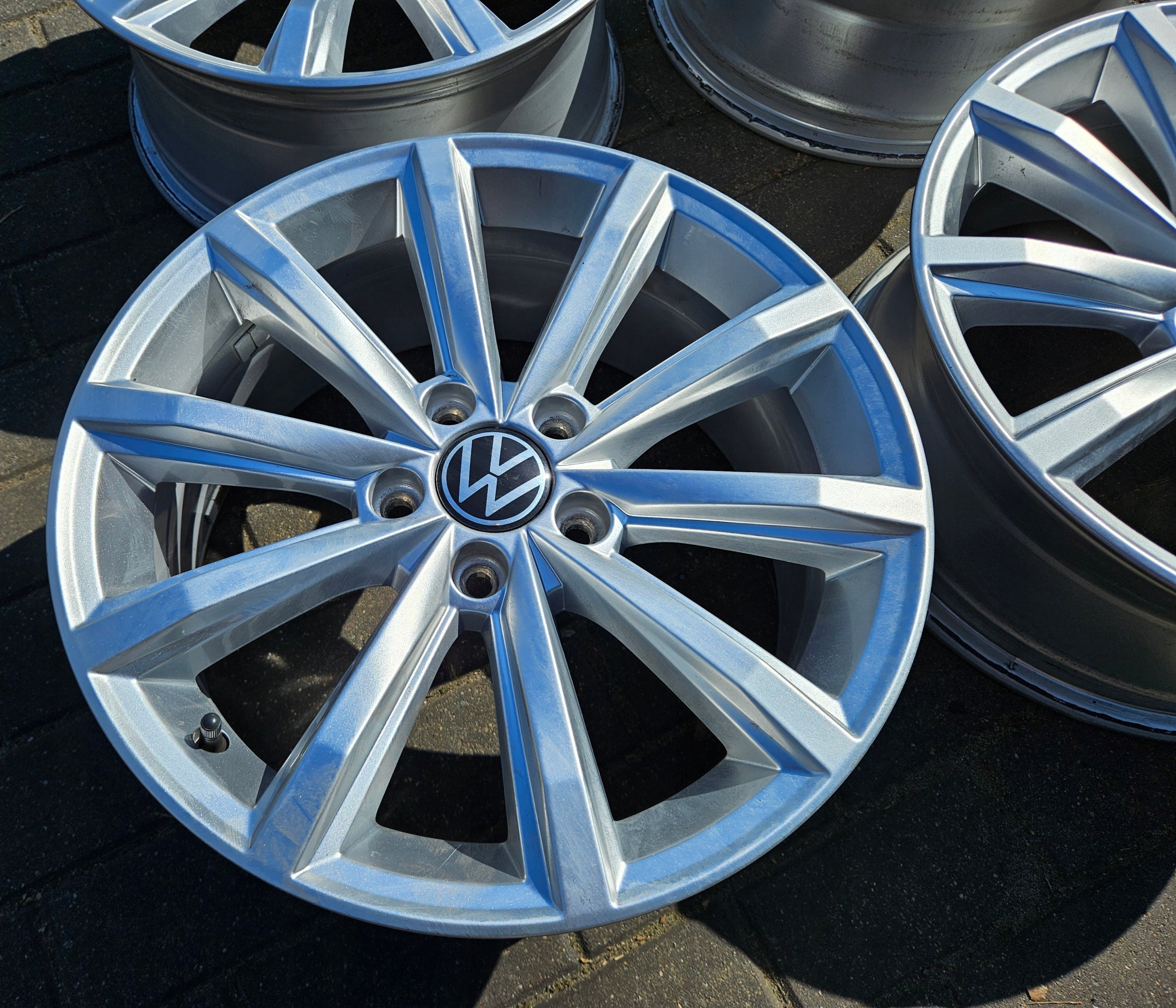 Alu Felge Volkswagen Tiguan Sharan Passat Golf 17 Zoll 7.0J 5x112 40ET