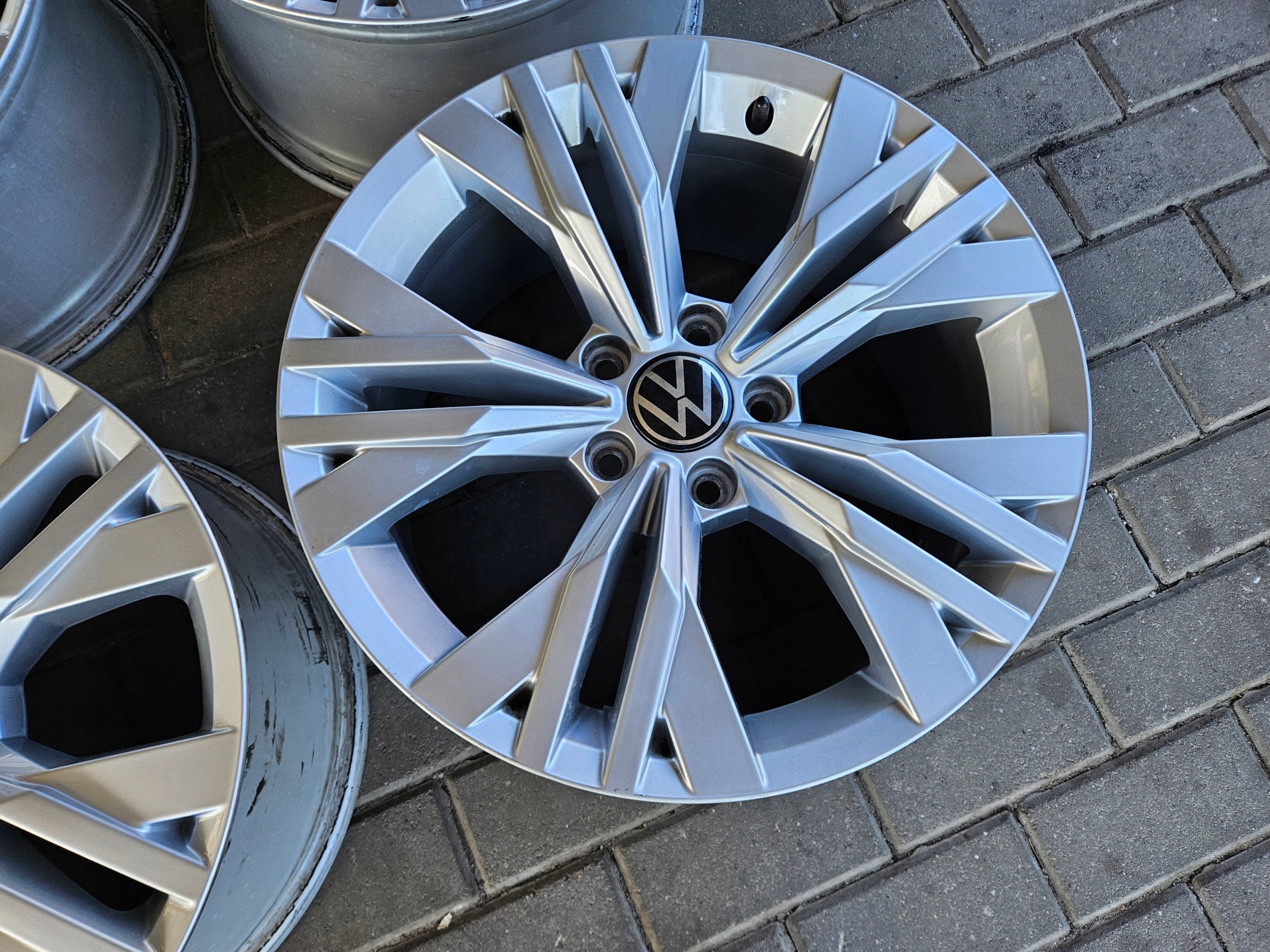 Alu Felge Volkswagen Sharan Tiguan Passat Golf 17 Zoll 7.0J 5x112 38ET