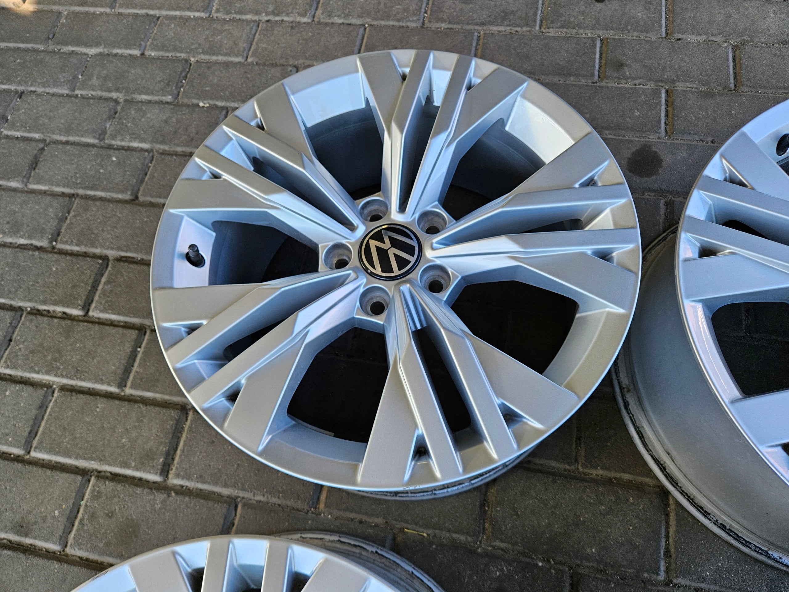 Alu Felge Volkswagen Sharan Tiguan Passat Golf 17 Zoll 7.0J 5x112 38ET