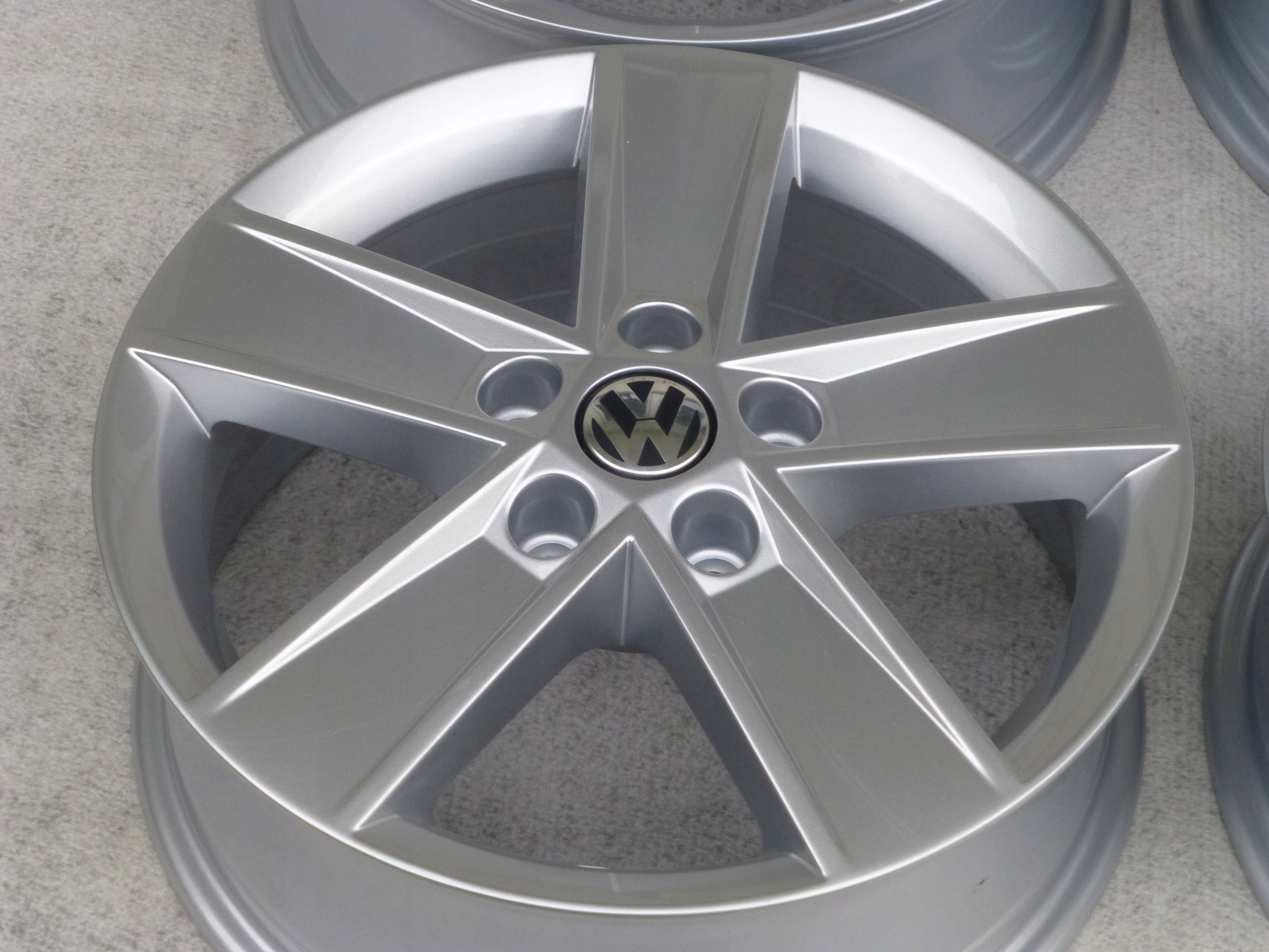  Aluminium rim Volkswagen Passat Touran Sharan Golf 16 inch 6.0J 5x112 48ET  product image