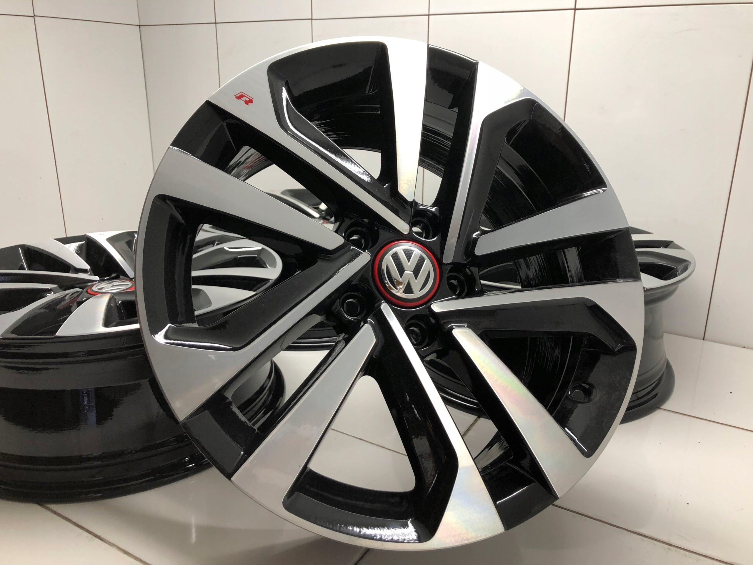 Alu Felge Volkswagen Passat Tiguan Golf T4 17 Zoll 7.0J 5x112 40ET 5NA601025P