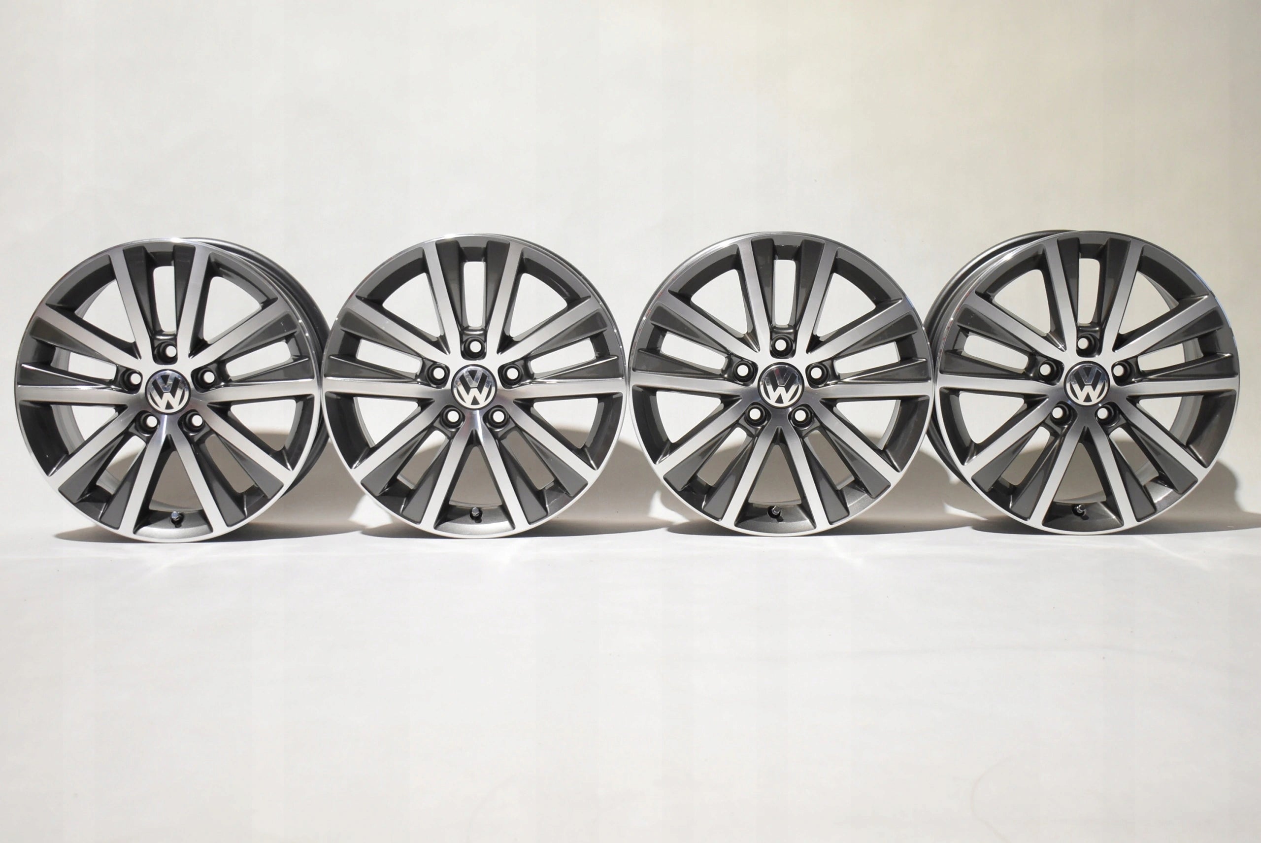 Alu Felge Volkswagen Passat T5 Golf 16 Zoll 6.5J 5x112 50ET 5K0601025AE