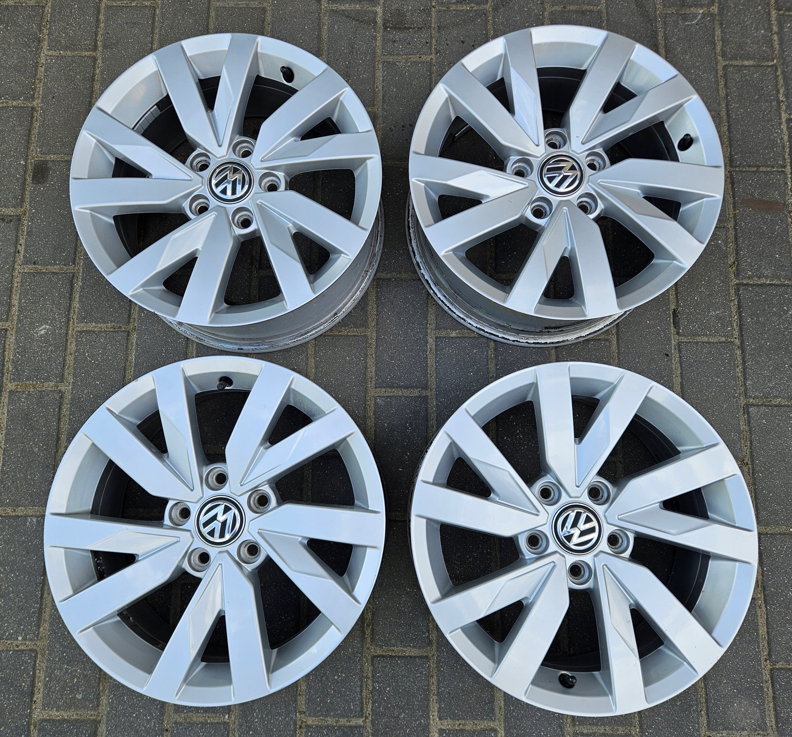  Alu Felge Volkswagen Tiguan Passat Golf 16 Zoll 6.5J 5x112 41ET 3G0601025BJ product image