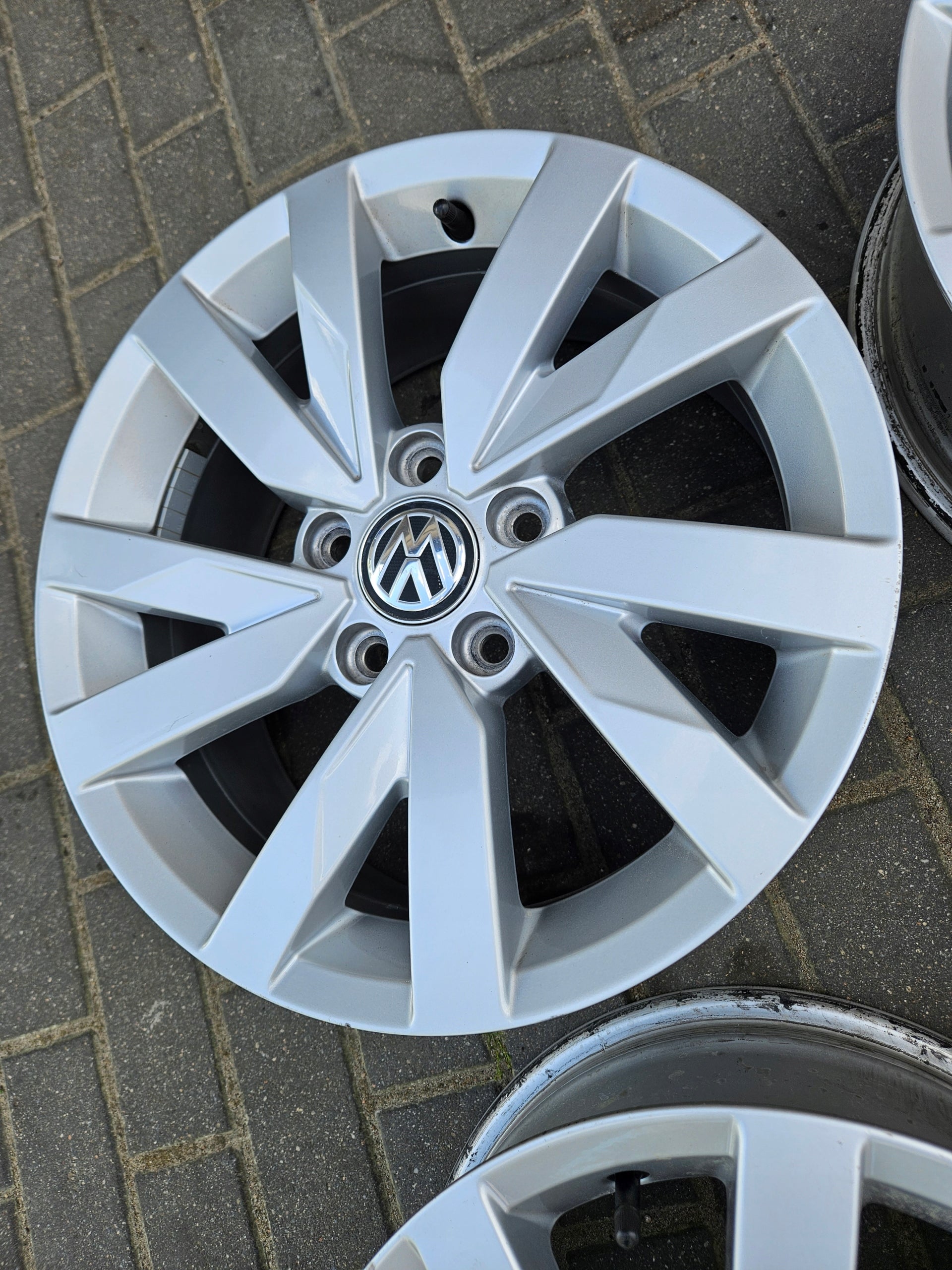 Alu Felge Volkswagen Tiguan Passat Golf 16 Zoll 6.5J 5x112 41ET 3G0601025BJ