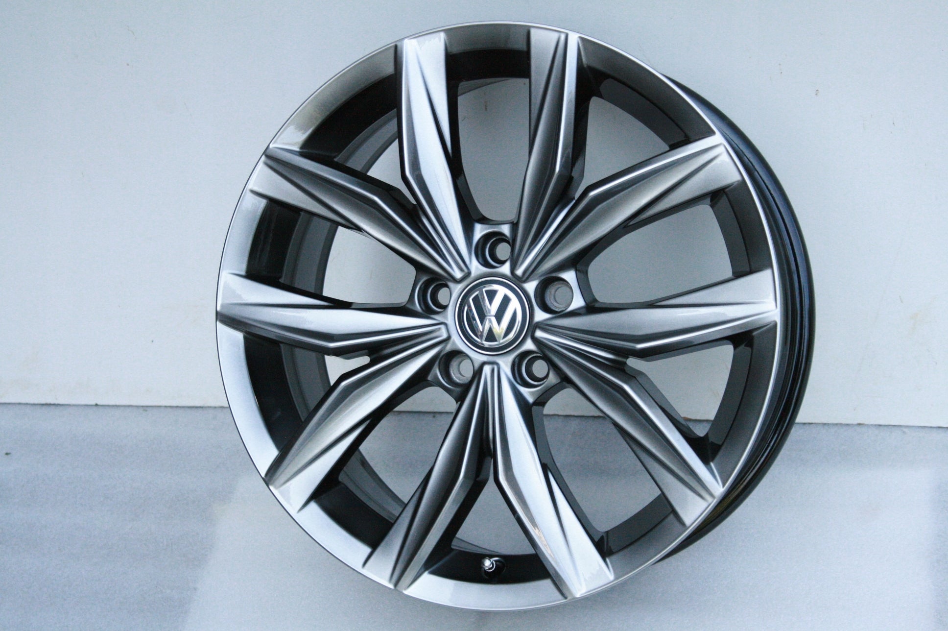 Alu Felge Volkswagen Sharan Touran Tiguan Golf 18 Zoll 7.0J 5x112 43ET 5NA601025B