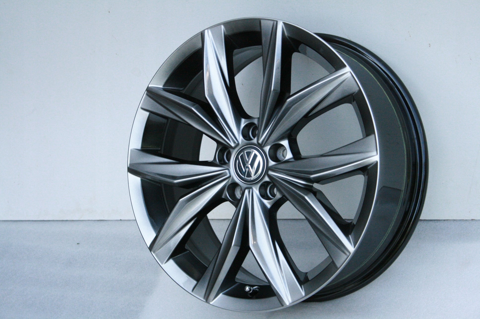 Alu Felge Volkswagen Sharan Touran Tiguan Golf 18 Zoll 7.0J 5x112 43ET 5NA601025B