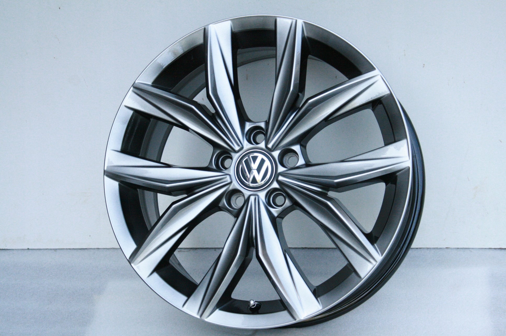 Alu Felge Volkswagen Sharan Touran Tiguan Golf 18 Zoll 7.0J 5x112 43ET 5NA601025B