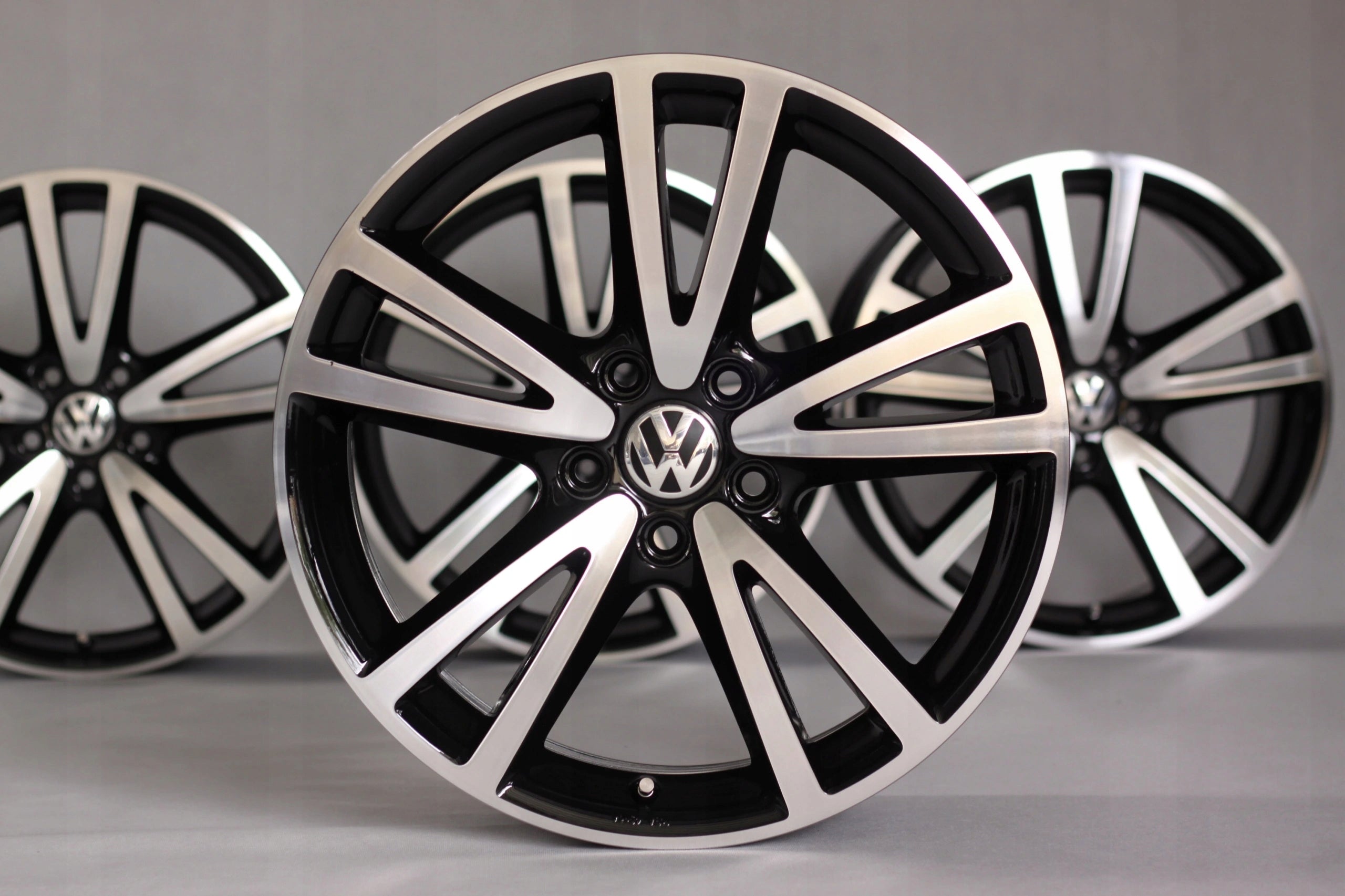 Alu Felge Volkswagen T5 Touran Golf Aluminum rim 18 Zoll 8.0J 5x112 50ET