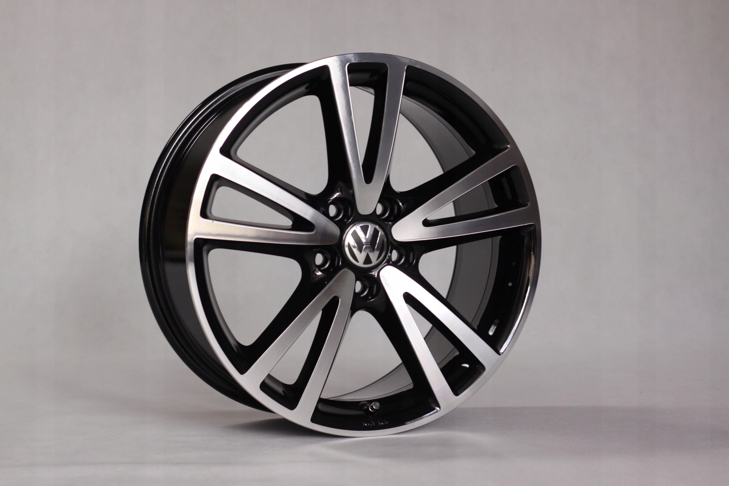 Alu Felge Volkswagen T5 Touran Golf Aluminum rim 18 Zoll 8.0J 5x112 50ET