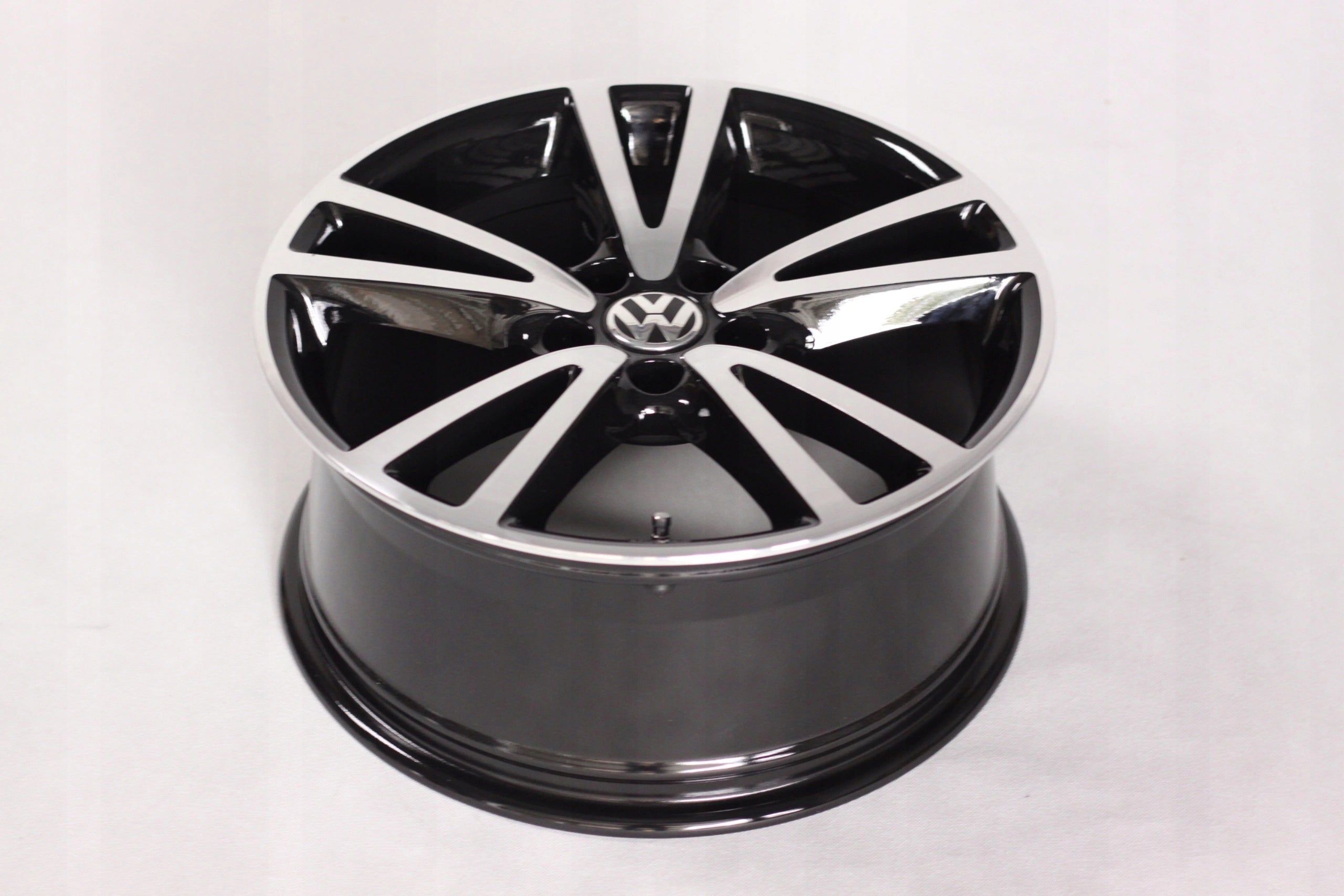 Alu Felge Volkswagen T5 Touran Golf Aluminum rim 18 Zoll 8.0J 5x112 50ET