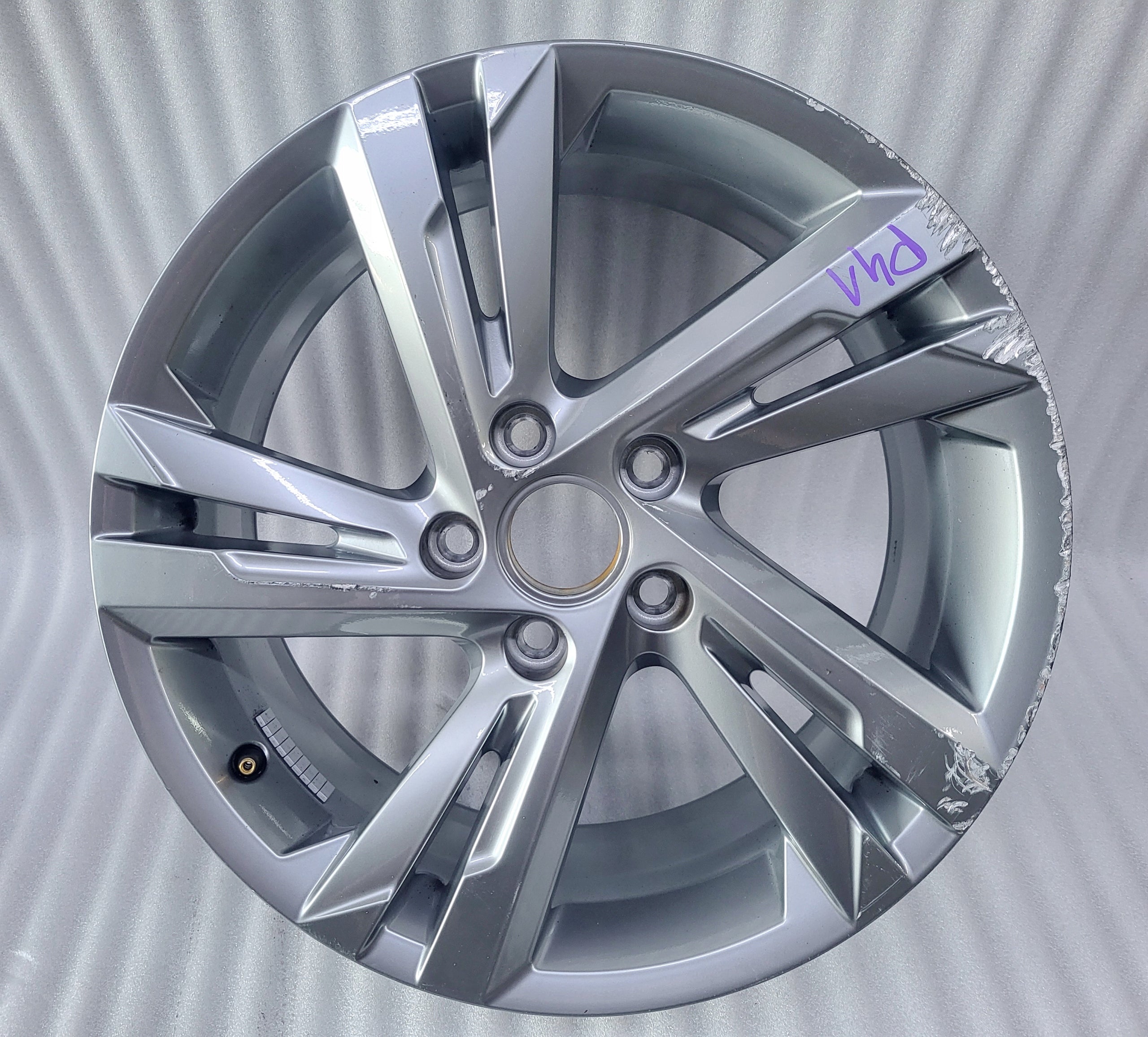 1x Alu Felge Volkswagen T5 Golf Aluminum rim 17 Zoll 7.5J 5x112 51ET 5H0601025AF