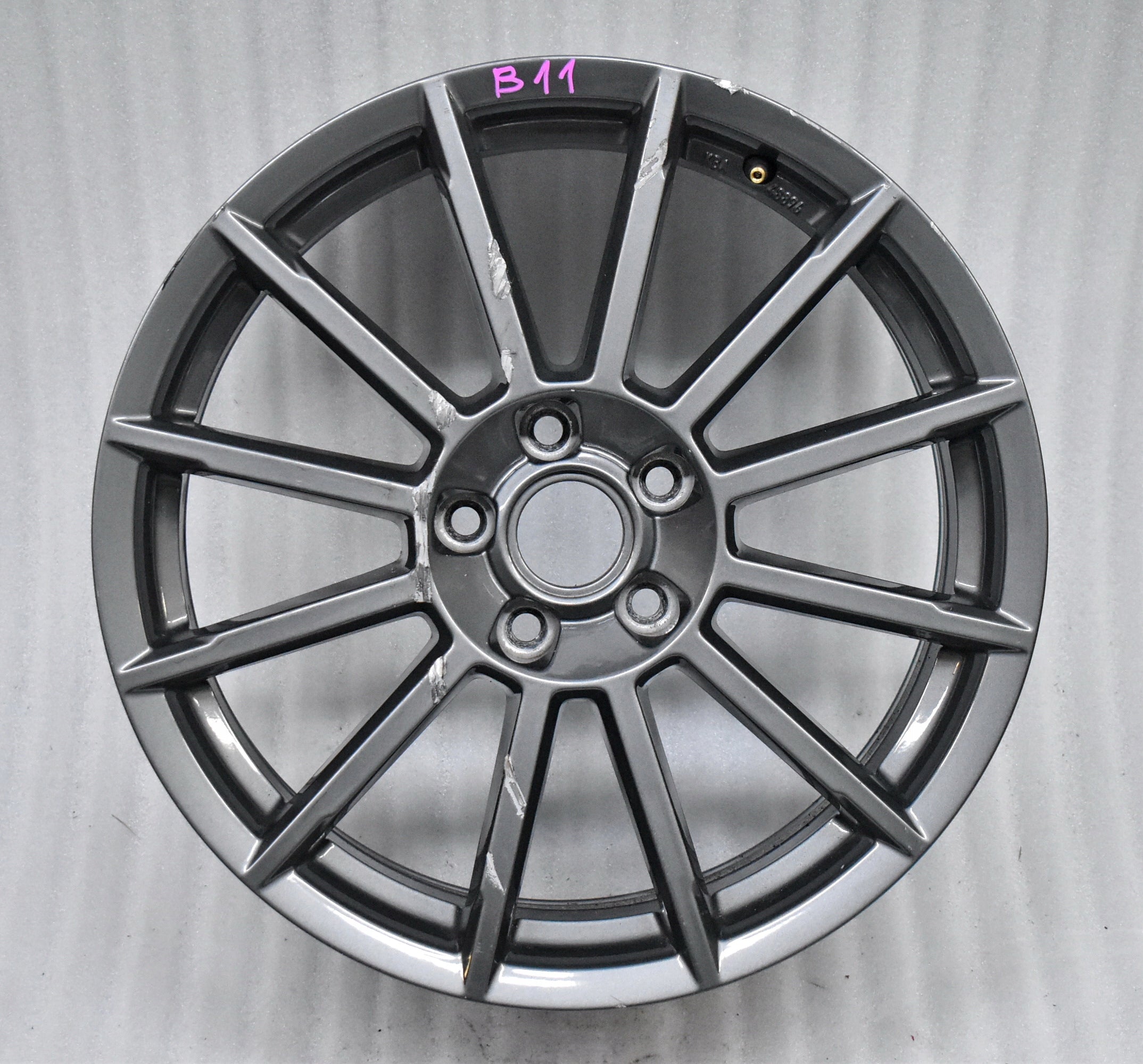 1x Alu Felge Volkswagen T5 Golf Aluminum rim 18 Zoll 7.5J 5x112 51ET 5G0071498