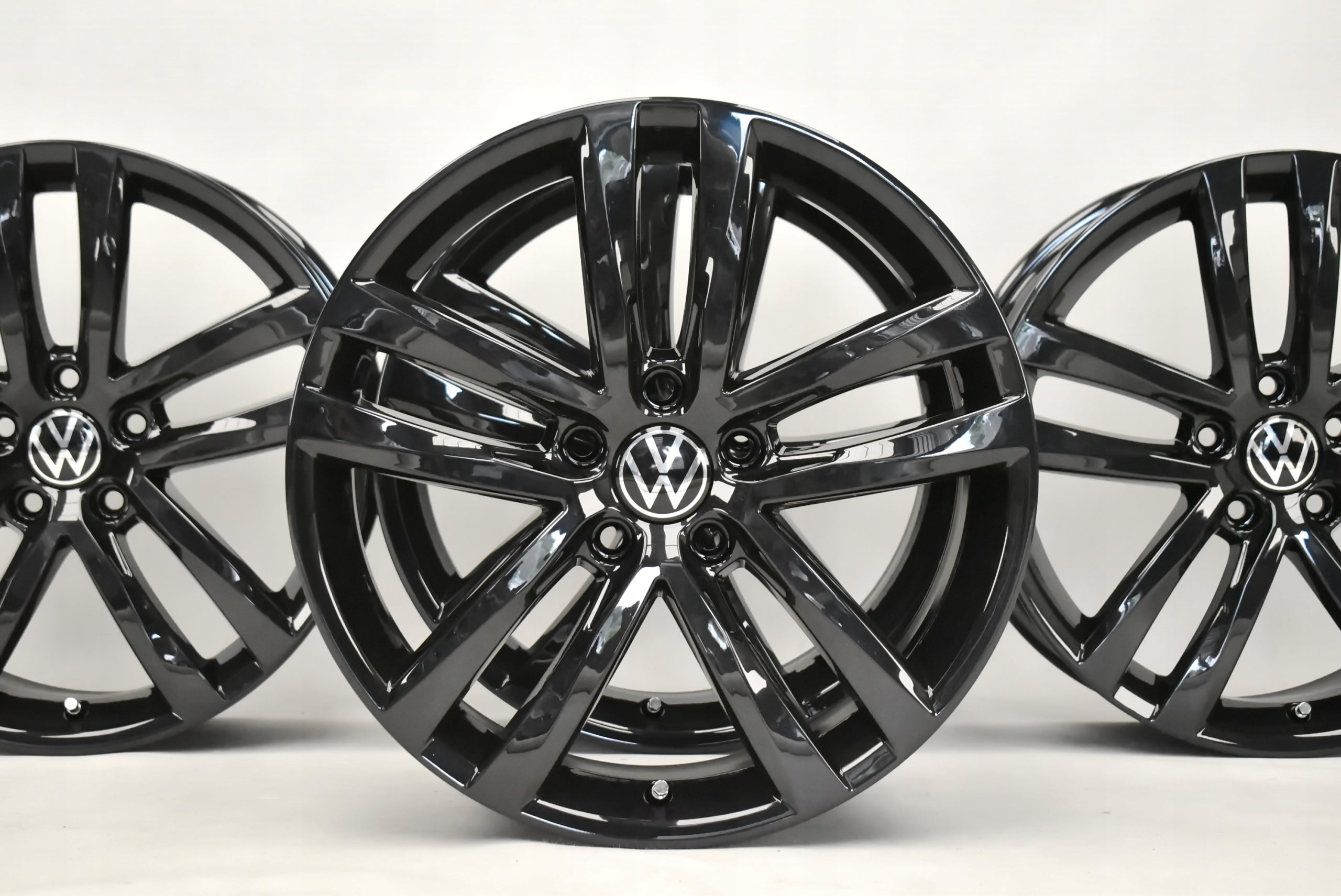 Alu Felge Volkswagen T5 Golf Aluminum rim 18 Zoll 7.5J 5x112 51ET 5G0601025AF