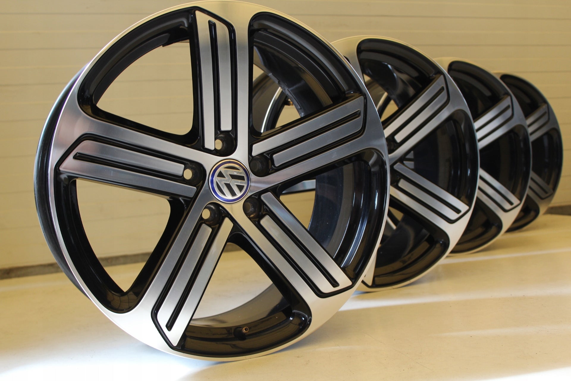  Alu rim Volkswagen T5 Golf Aluminum rim 19 inch 8.0J 5x112 50ET 5G0601025AH  product image