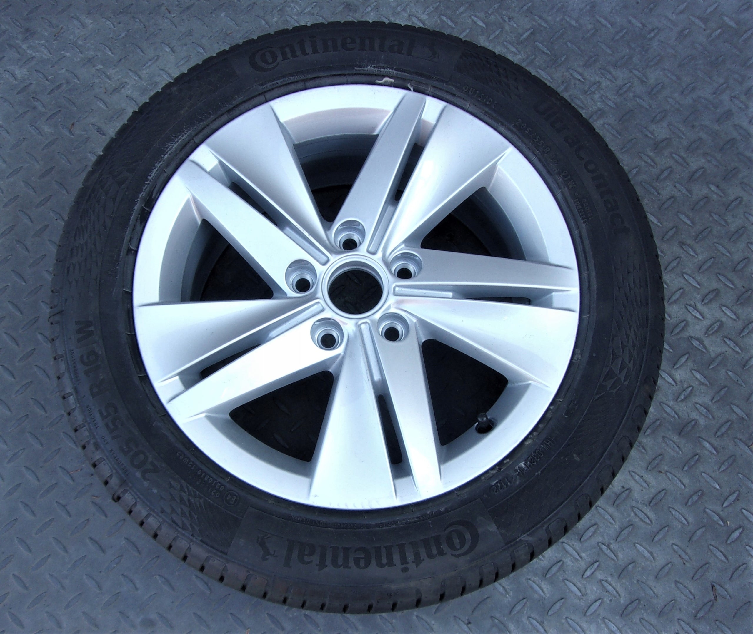 Alu Felge Volkswagen Touran Golf 16 Zoll 7.0J 5x112 48ET 5H0601025