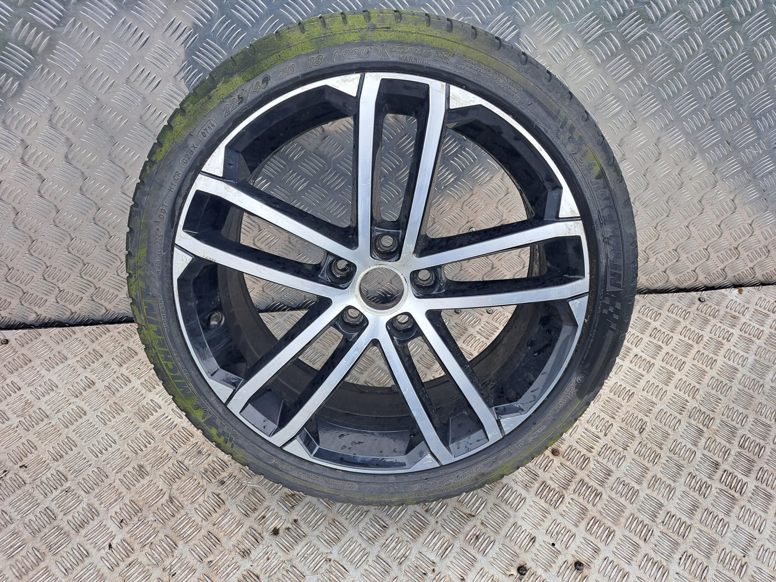 1x Alu Felge Volkswagen Golf Aluminum rim 18 Zoll 7.5J 5x112 49ET 5G0601025AQ