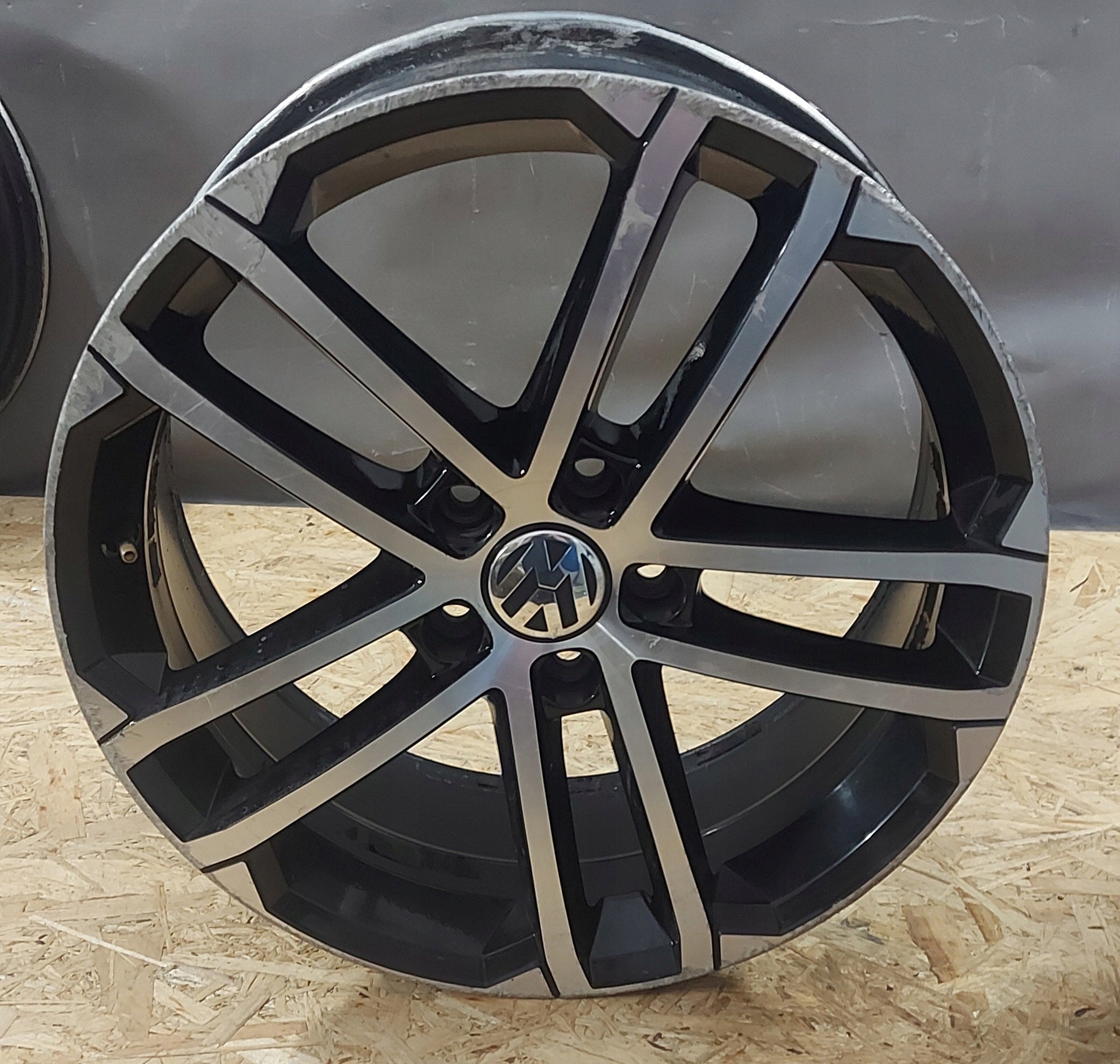 Alu Felge Volkswagen Golf Aluminum rim 18 Zoll 7.5J 5x112 49ET 5G0601025AQ