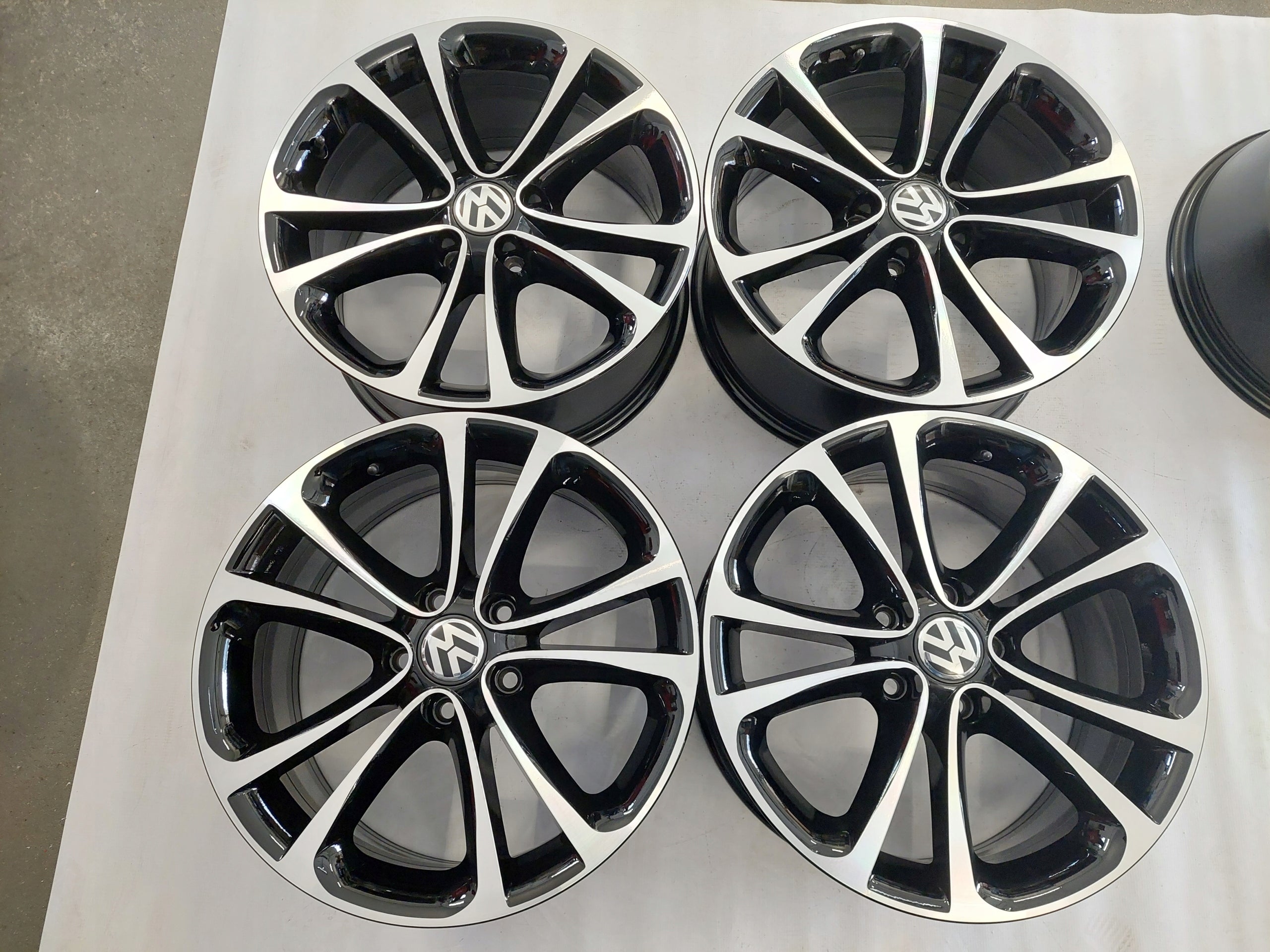 Alu Felge Volkswagen T1 Aluminum rim 17 Zoll 8.0J 5x112 3C8601025K