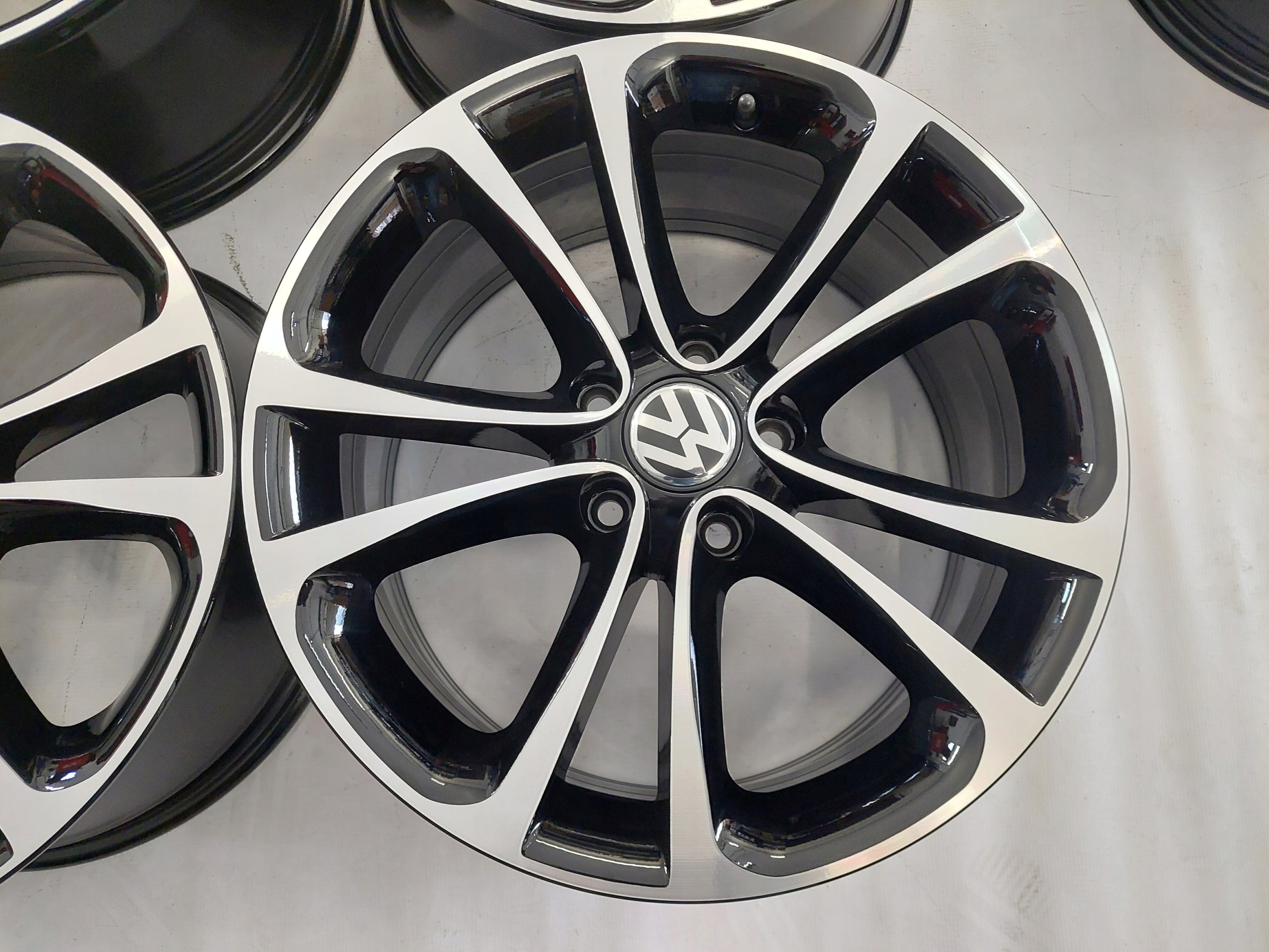 Alu Felge Volkswagen T1 Aluminum rim 17 Zoll 8.0J 5x112 3C8601025K