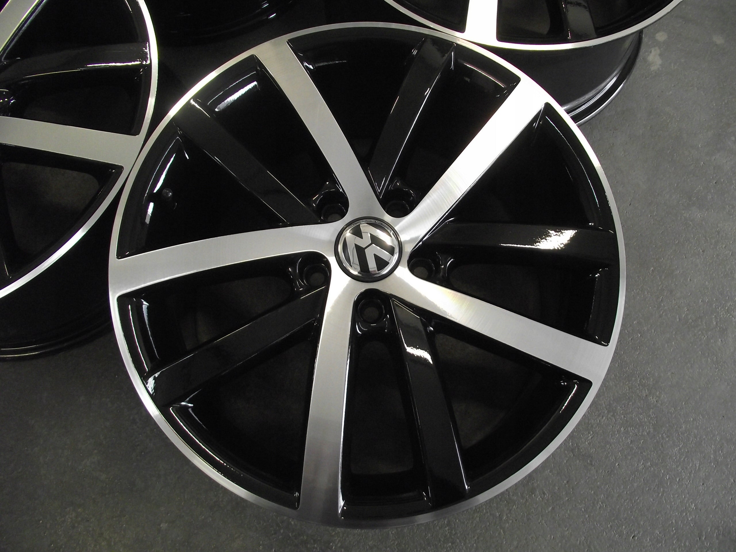 Alu Felge Volkswagen Golf Aluminum rim 18 Zoll 7.5J 5x112 51ET 5K0601025AF