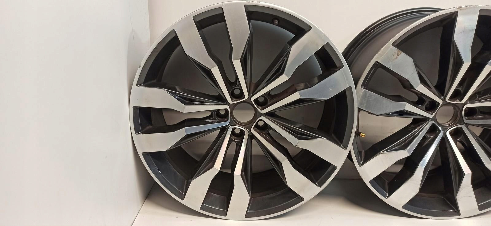 Alu Felge Volkswagen Tiguan Aluminum rim 20 Zoll 8.5J 5x112 5NA601025G