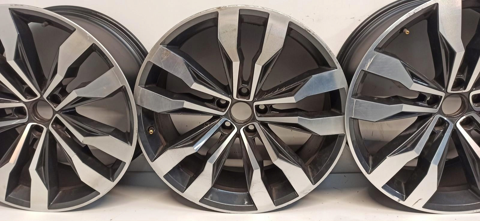 Alu Felge Volkswagen Tiguan Aluminum rim 20 Zoll 8.5J 5x112 5NA601025G