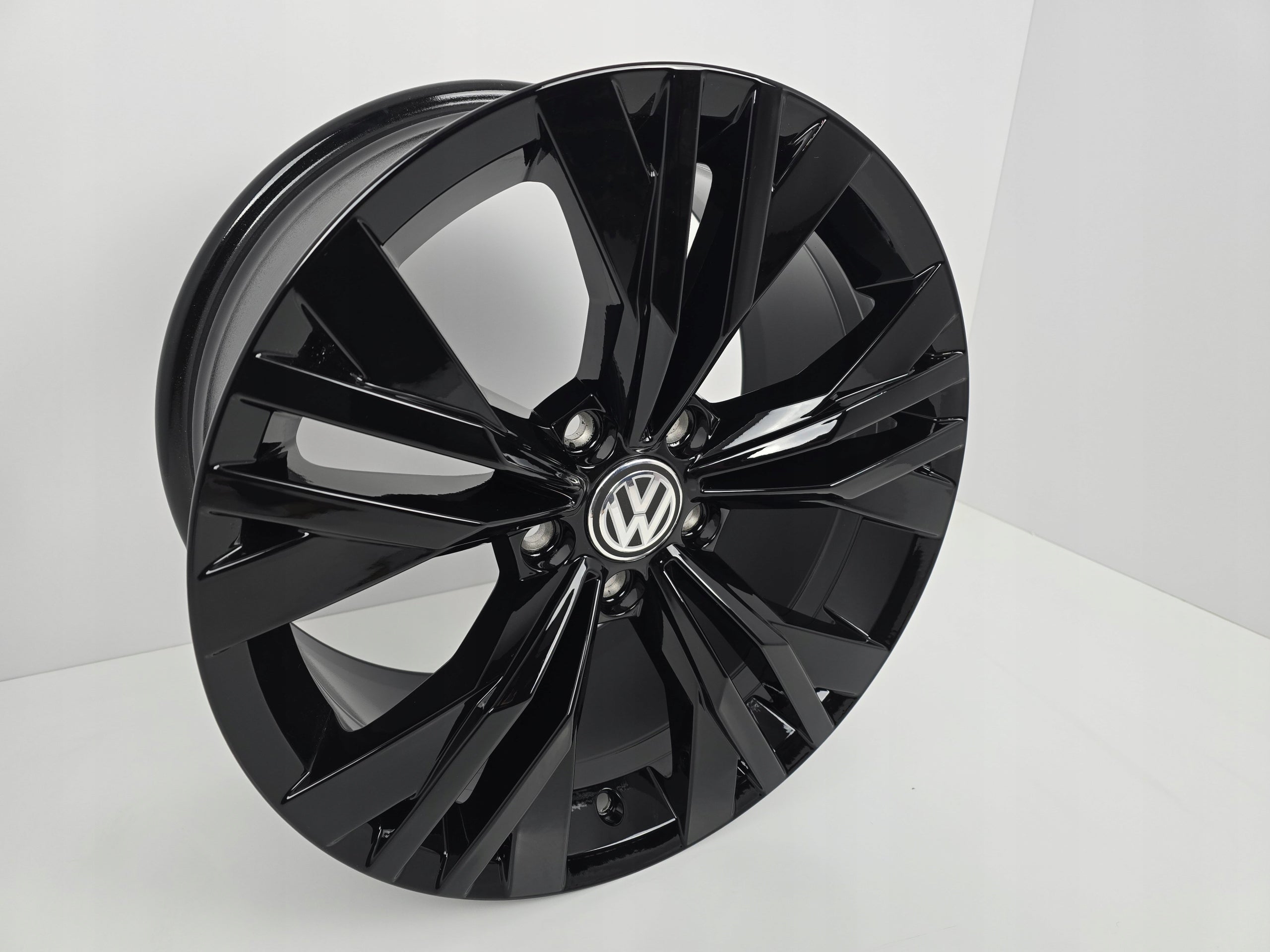 Alu Felge Volkswagen Arteon CC Passat Golf Tiguan 17 Zoll 8.0J 5x112 41ET