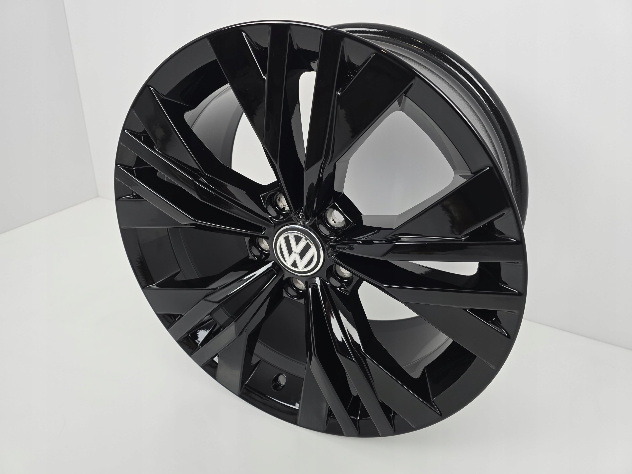 Alu Felge Volkswagen Arteon CC Passat Golf Tiguan 17 Zoll 8.0J 5x112 41ET